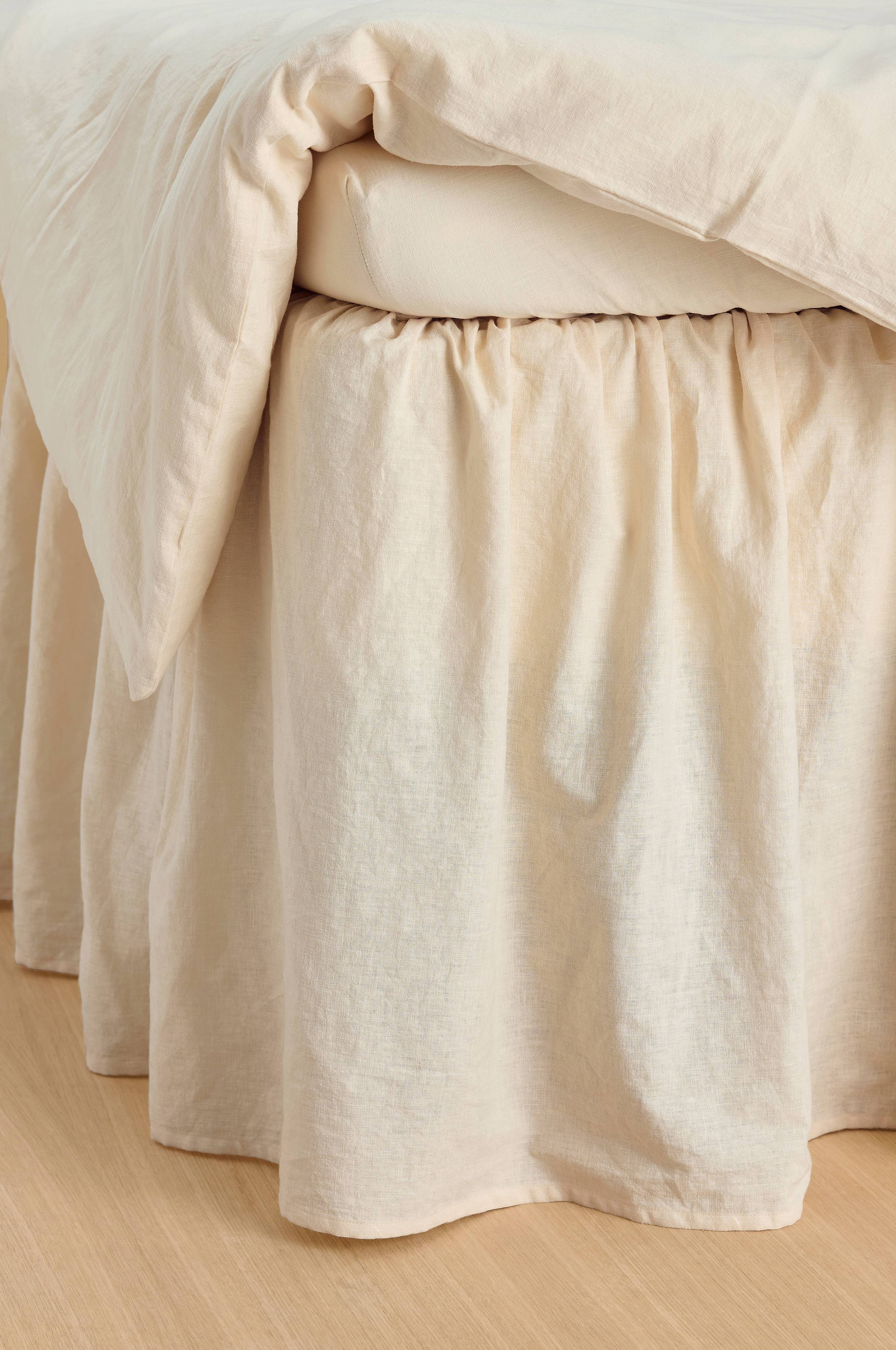 Sengekappe Elly Frilled i resirkulert halvlinne 52 cm