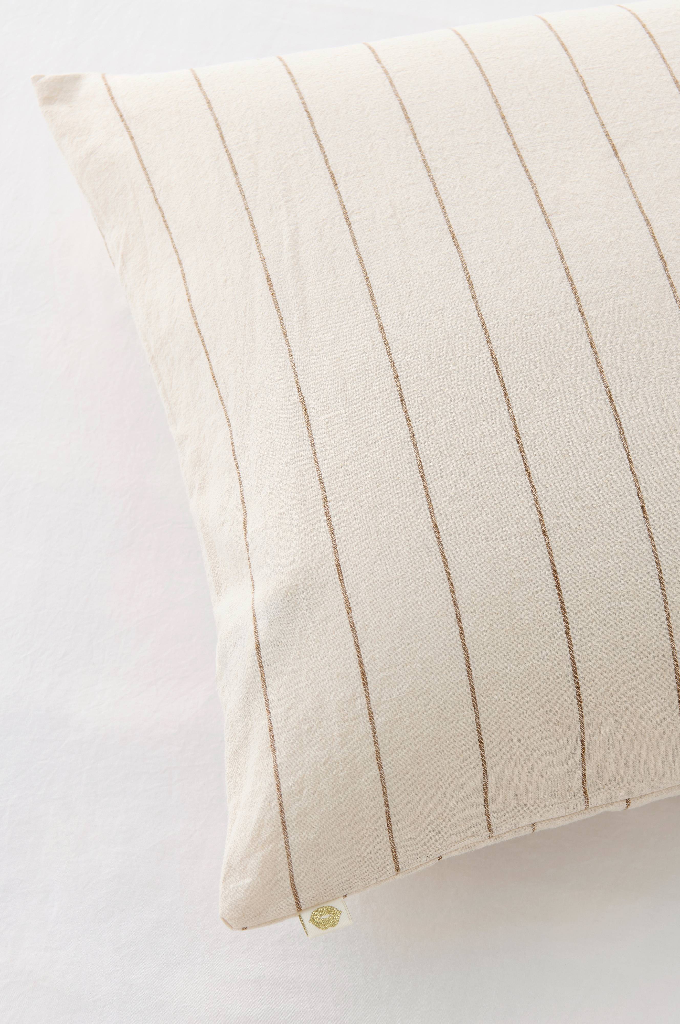 Sengesett Elly Thin Stripe i resirkulert halvlinne 2 eller 3 stykker