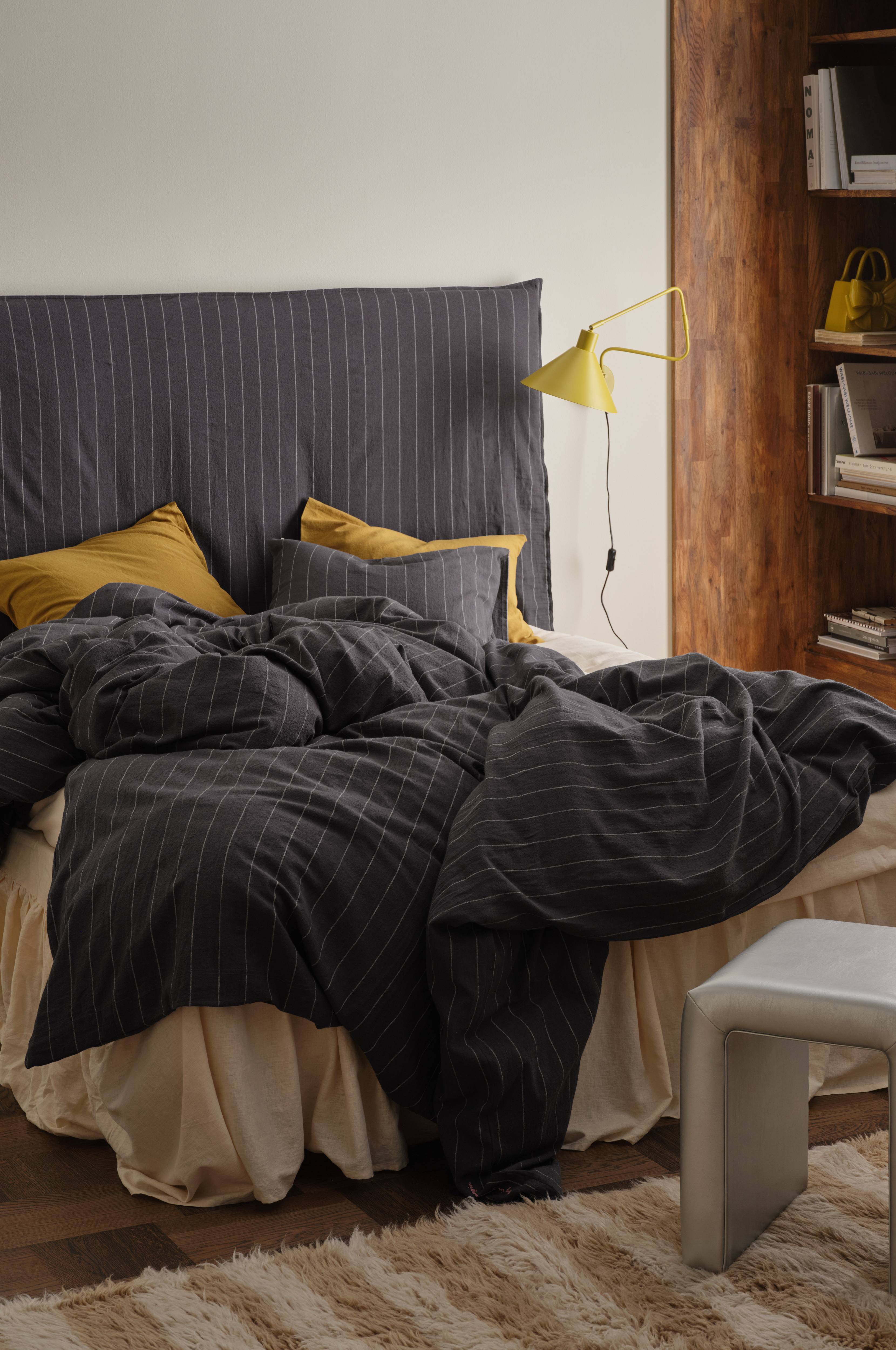 Sengesett Elly Thin Stripe i resirkulert halvlinne 2 eller 3 stykker