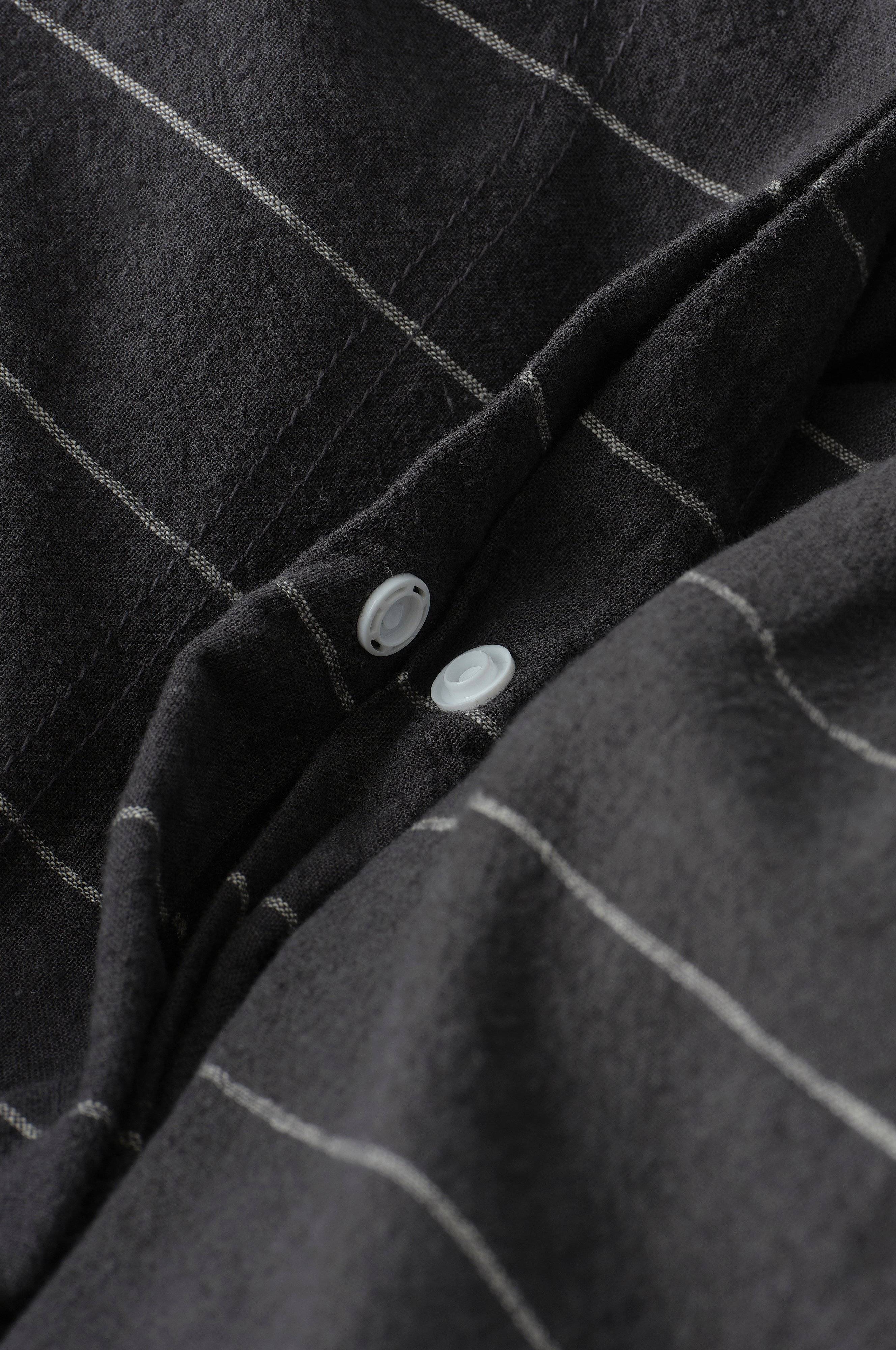 Sengesett Elly Thin Stripe i resirkulert halvlinne 2 eller 3 stykker