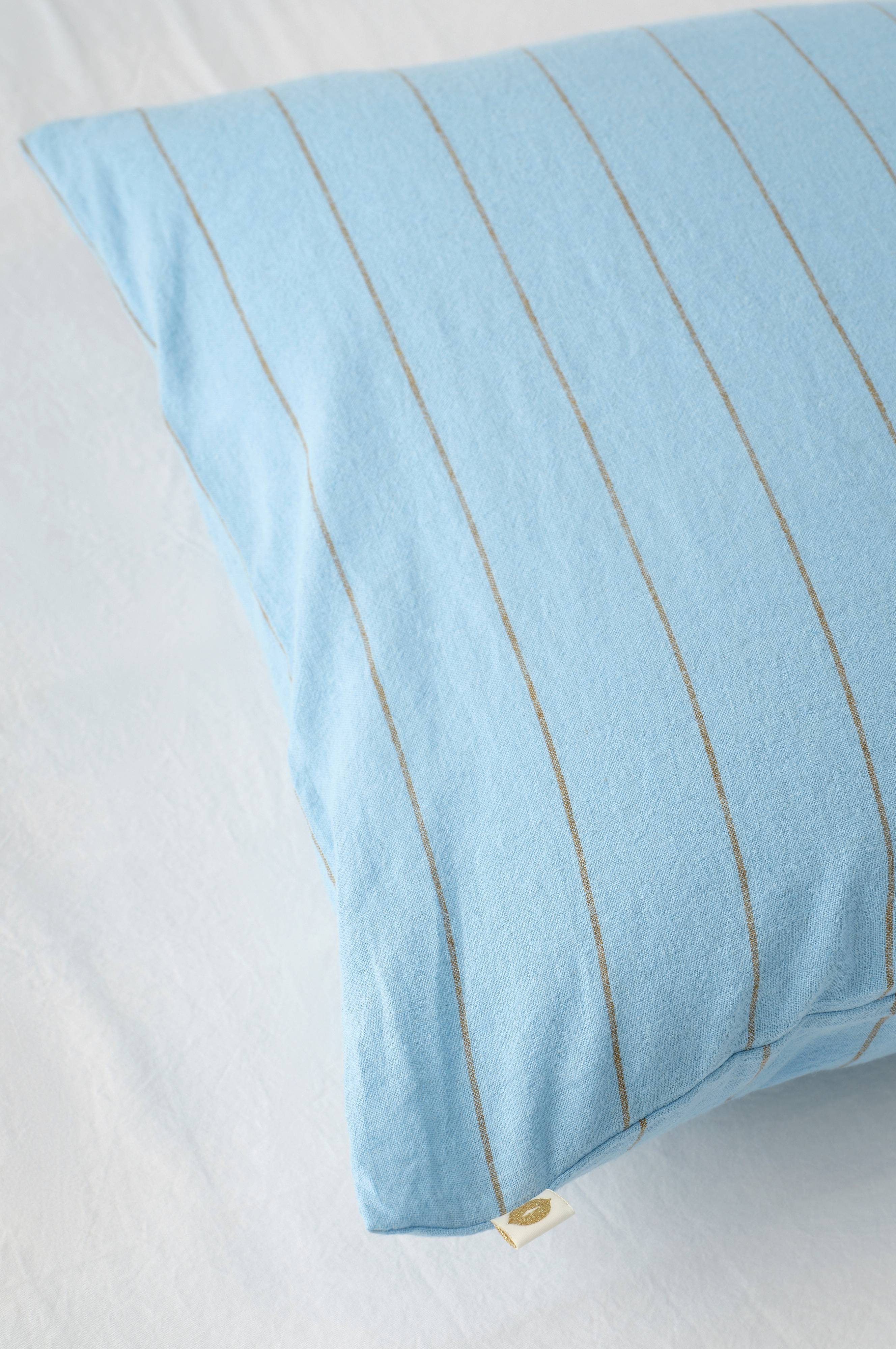 Sengesett Elly Thin Stripe i resirkulert halvlinne 2 eller 3 stykker