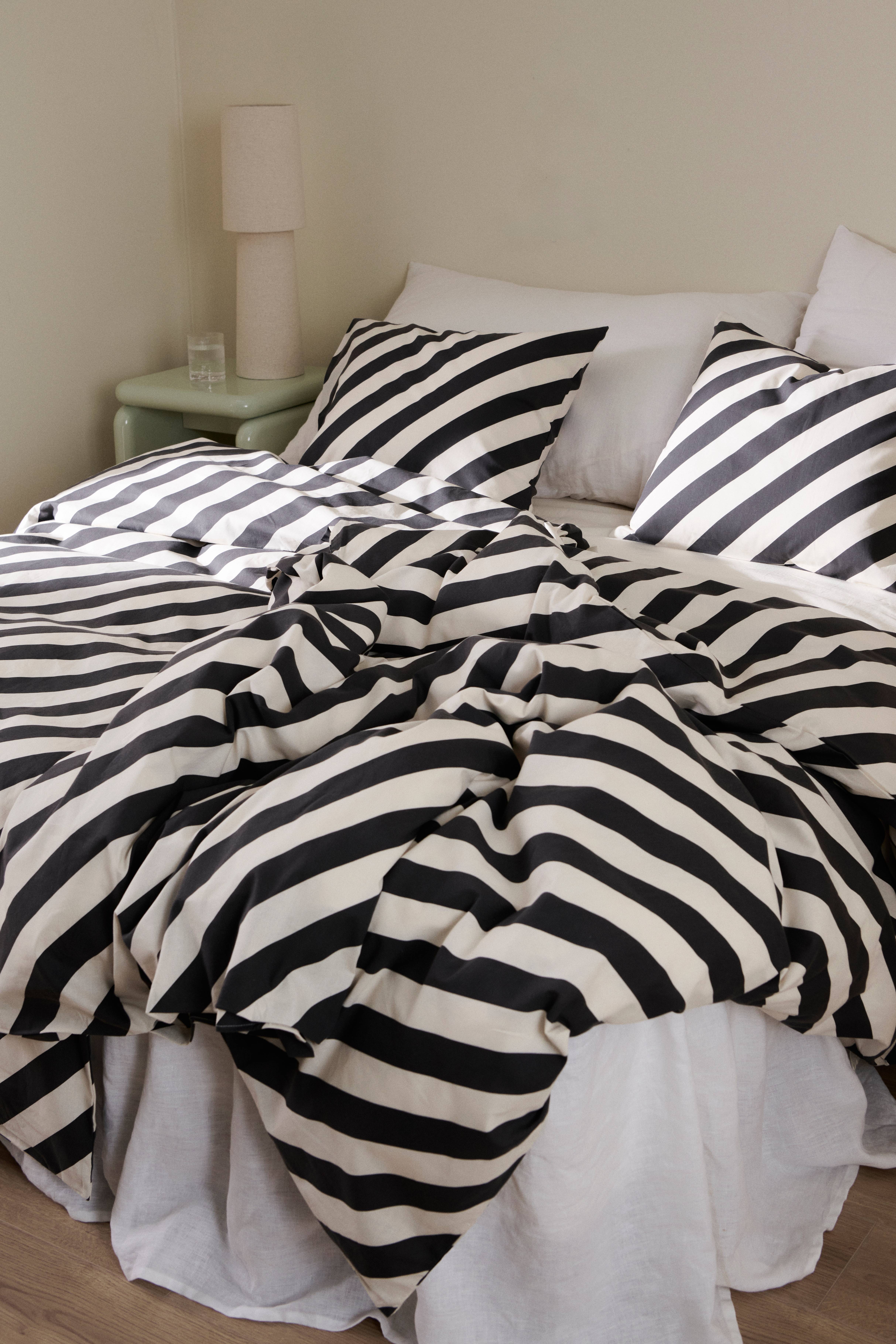 Dynetrekksett Diagonal Stripe i bomull 2 deler