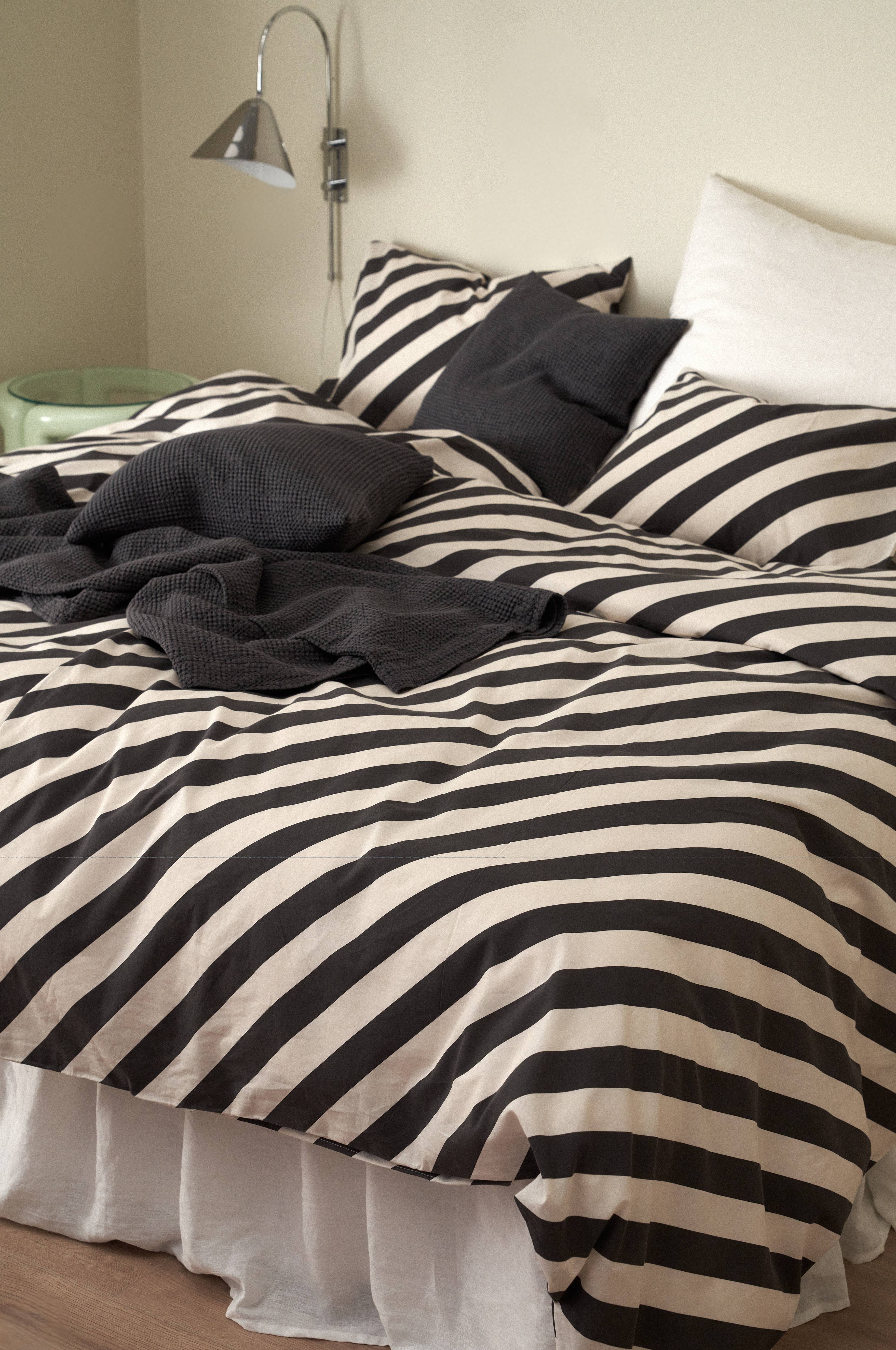 Dynetrekksett Diagonal Stripe i bomull 2 deler