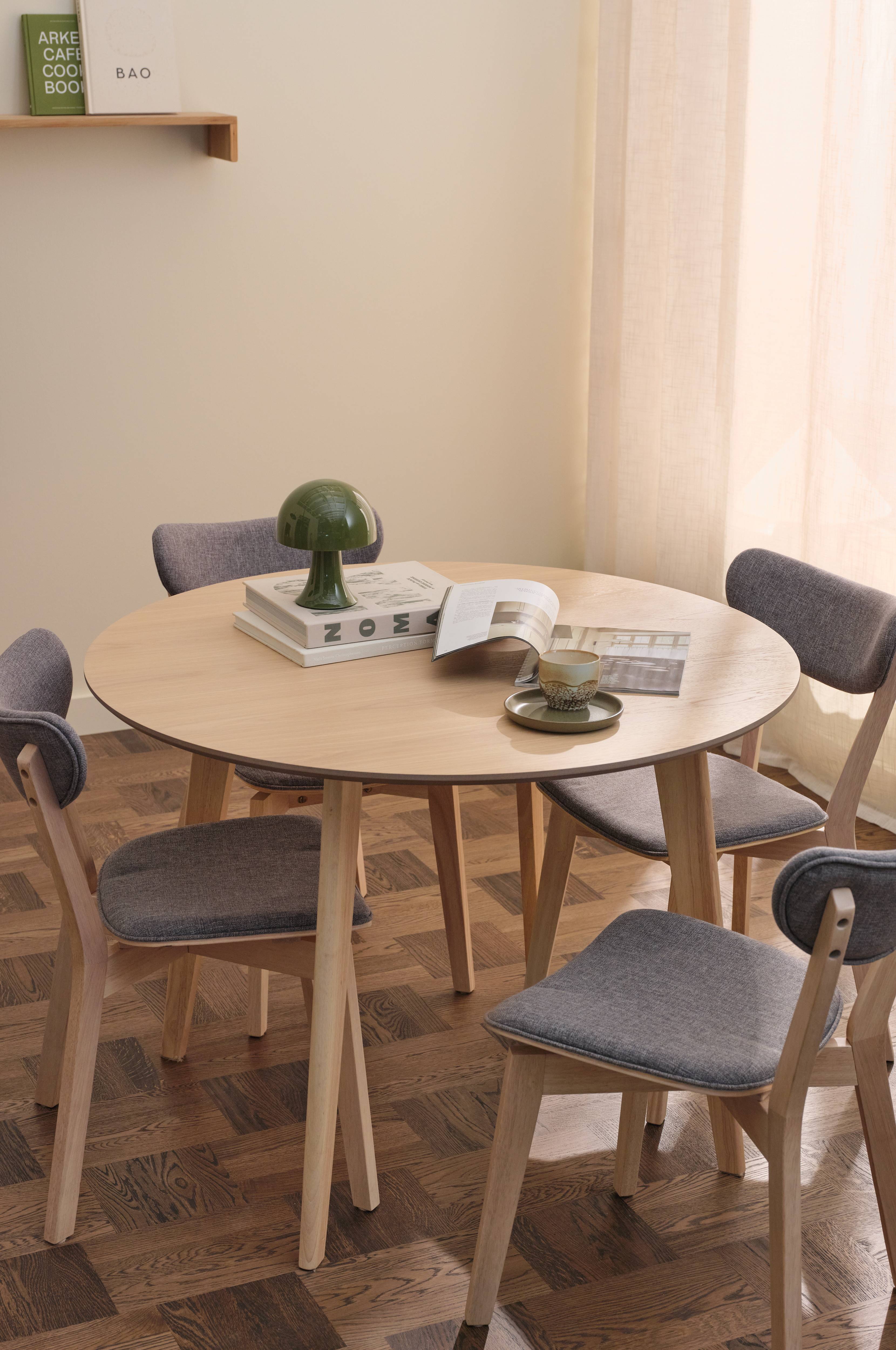 Spisegruppe Ridney med 1 bord + 4 stoler med møbeltrekk