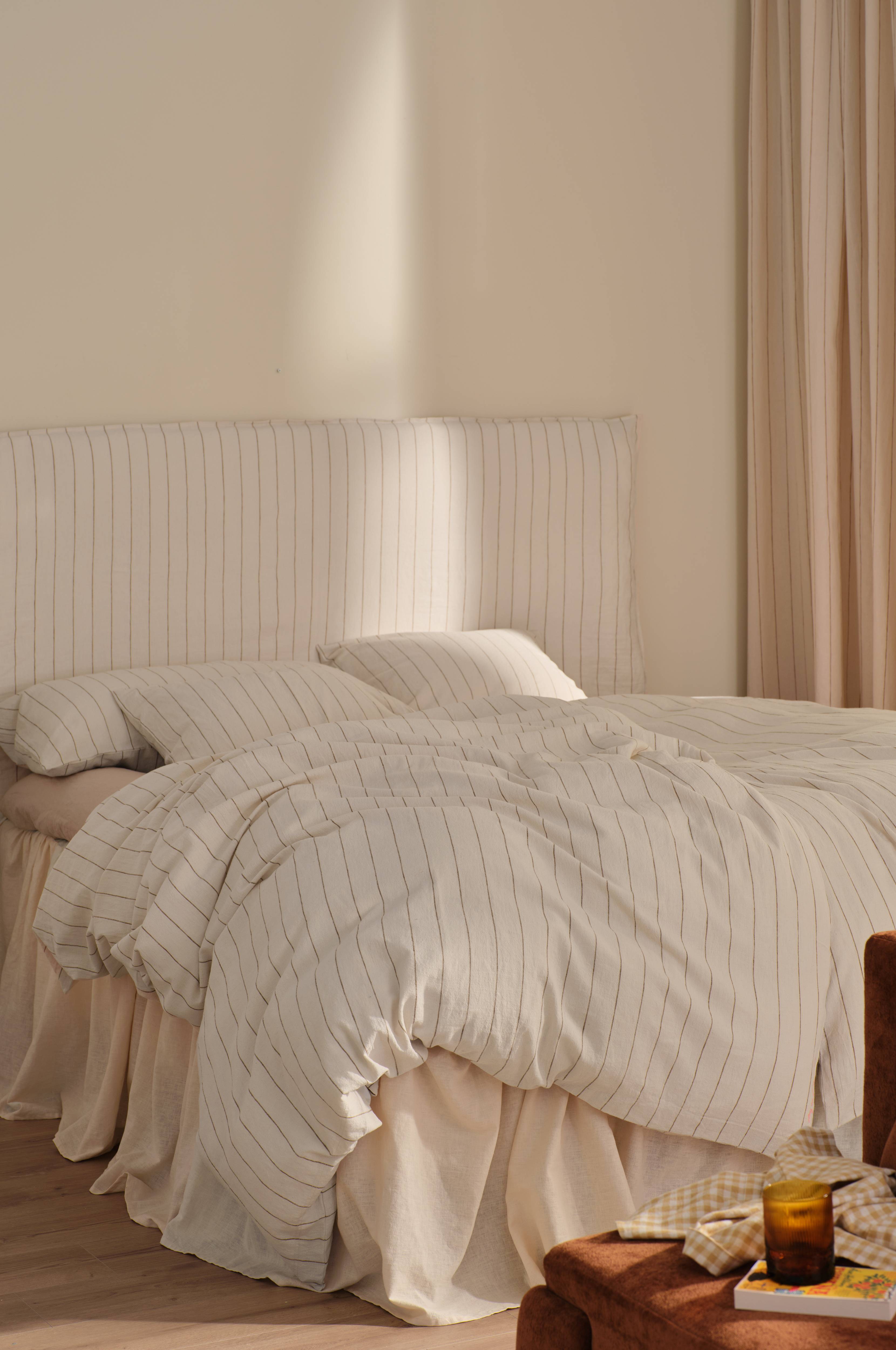 Hodegjerdetrekk Elly Thin Stripe i resirkulert halvlinne