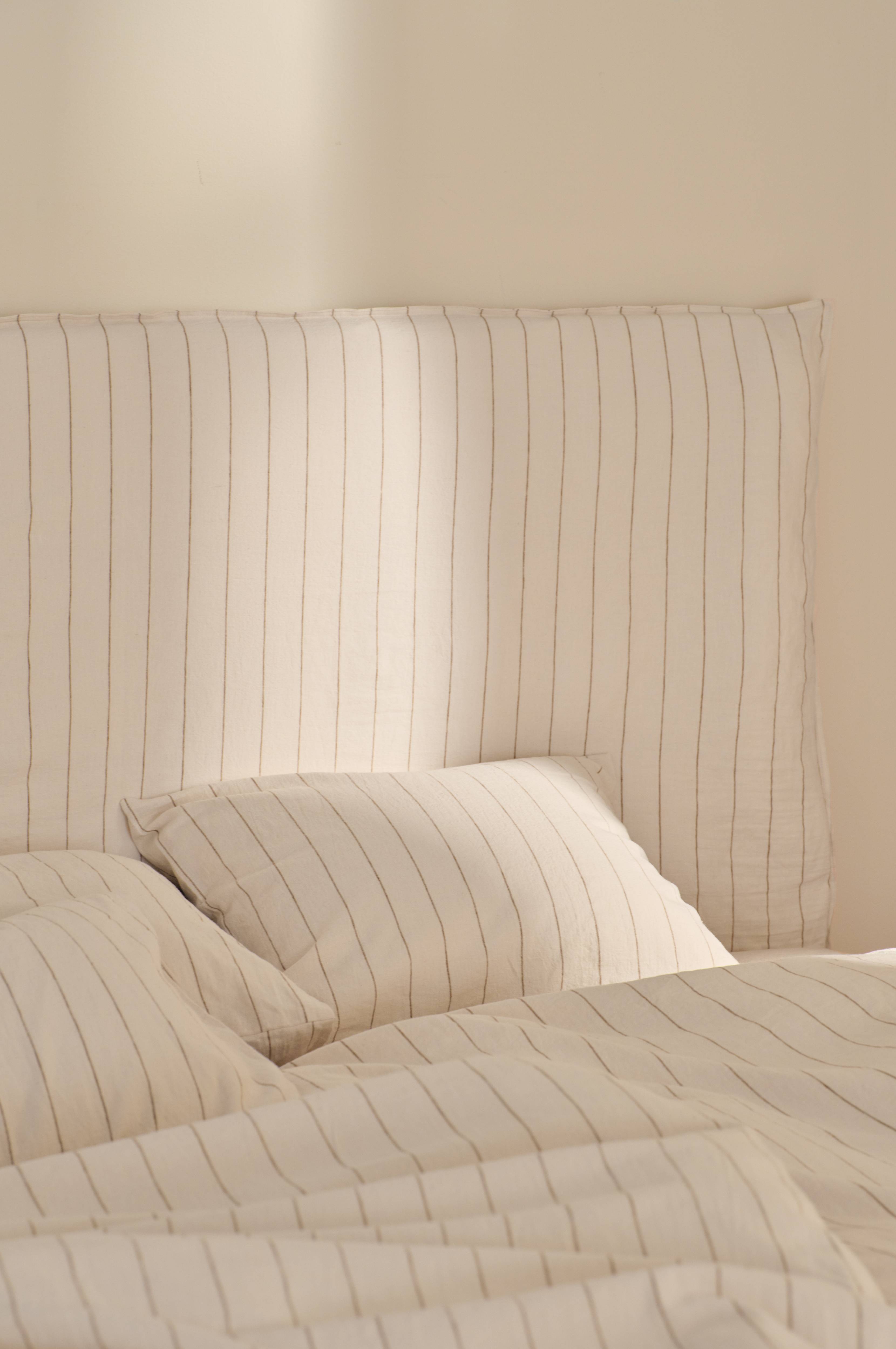 Hodegjerdetrekk Elly Thin Stripe i resirkulert halvlinne