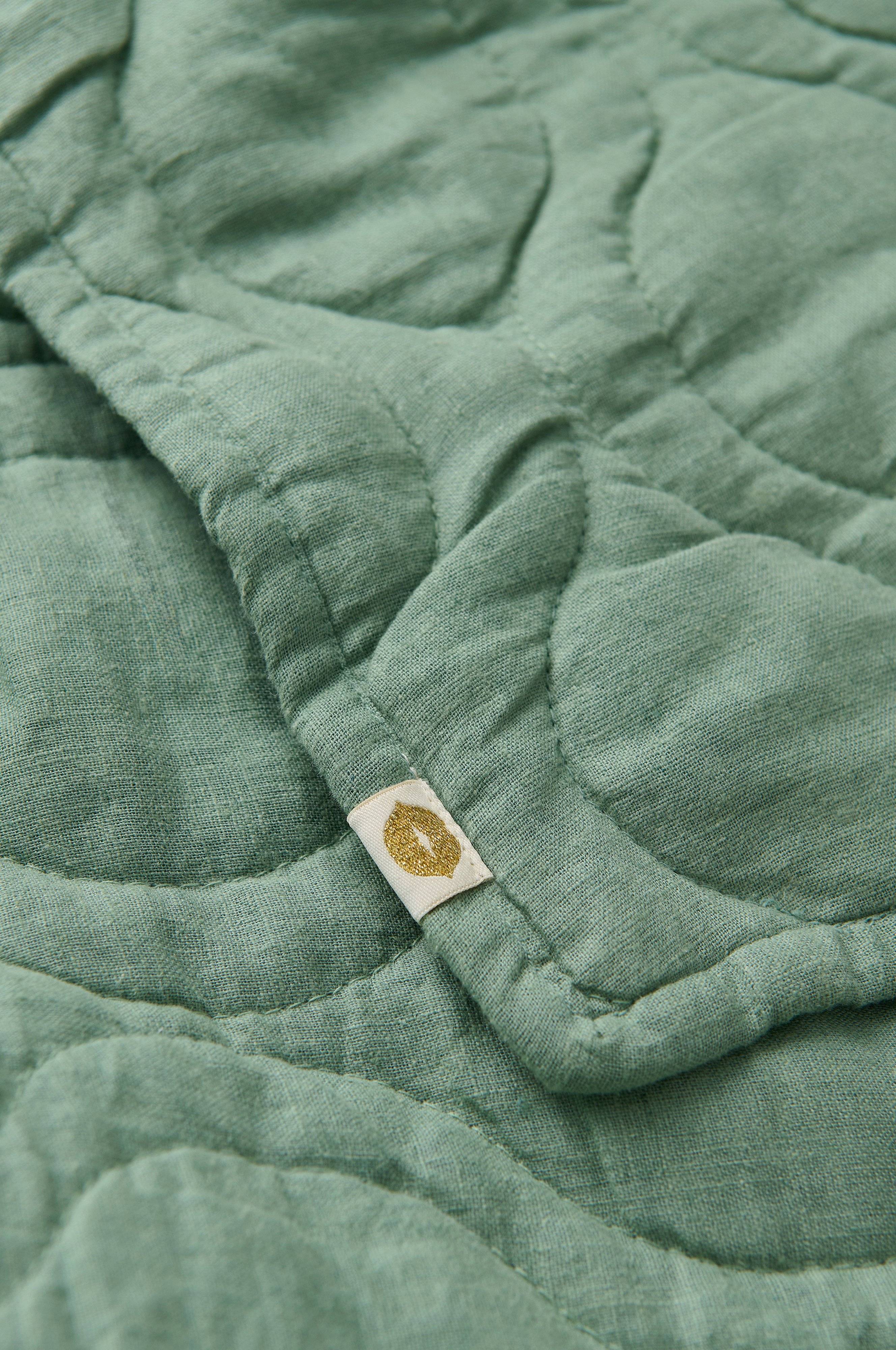 Sengeteppe Elly Quilted i resirkulert halvlinne