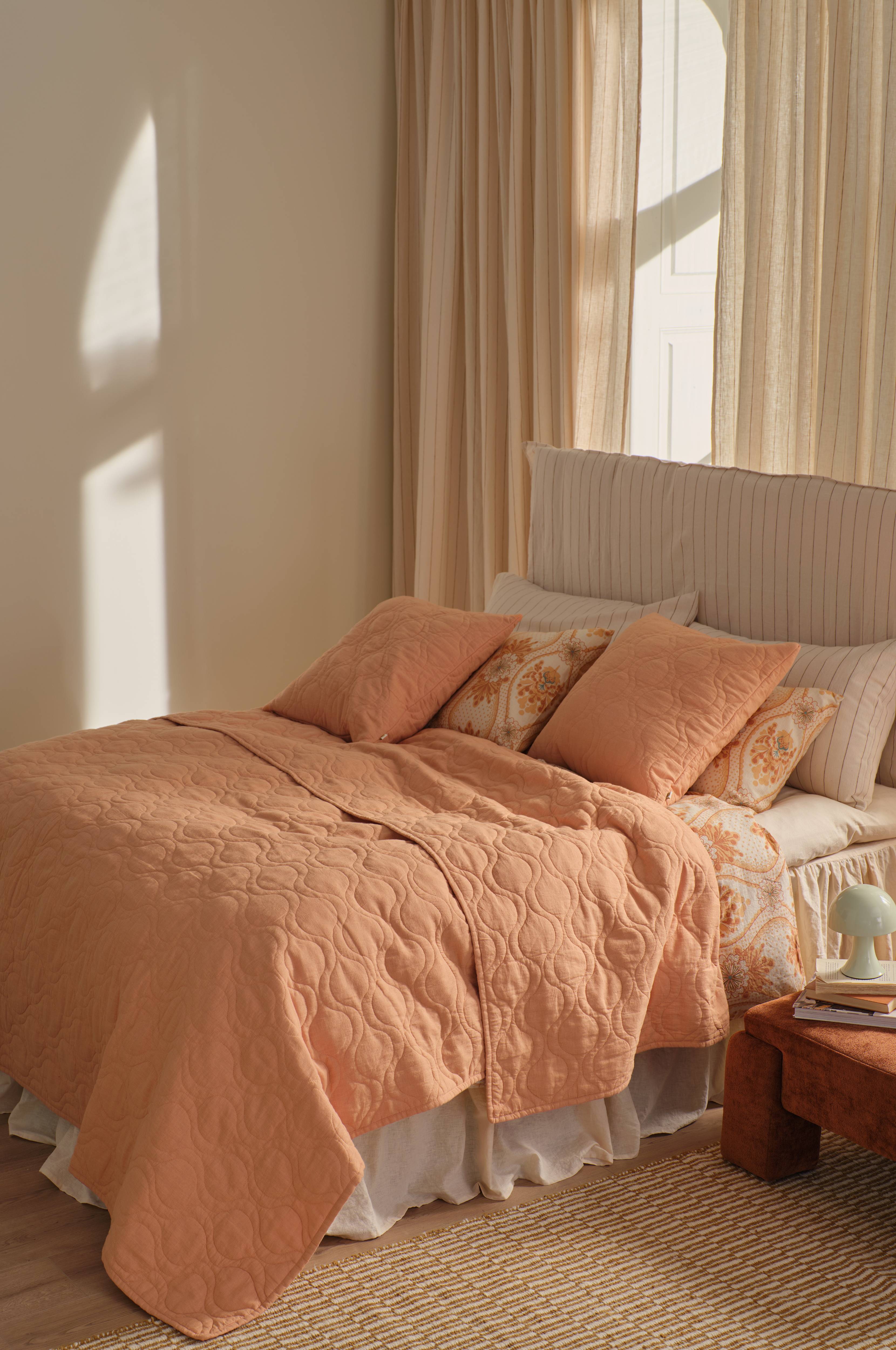 Sengeteppe Elly Quilted i resirkulert halvlinne