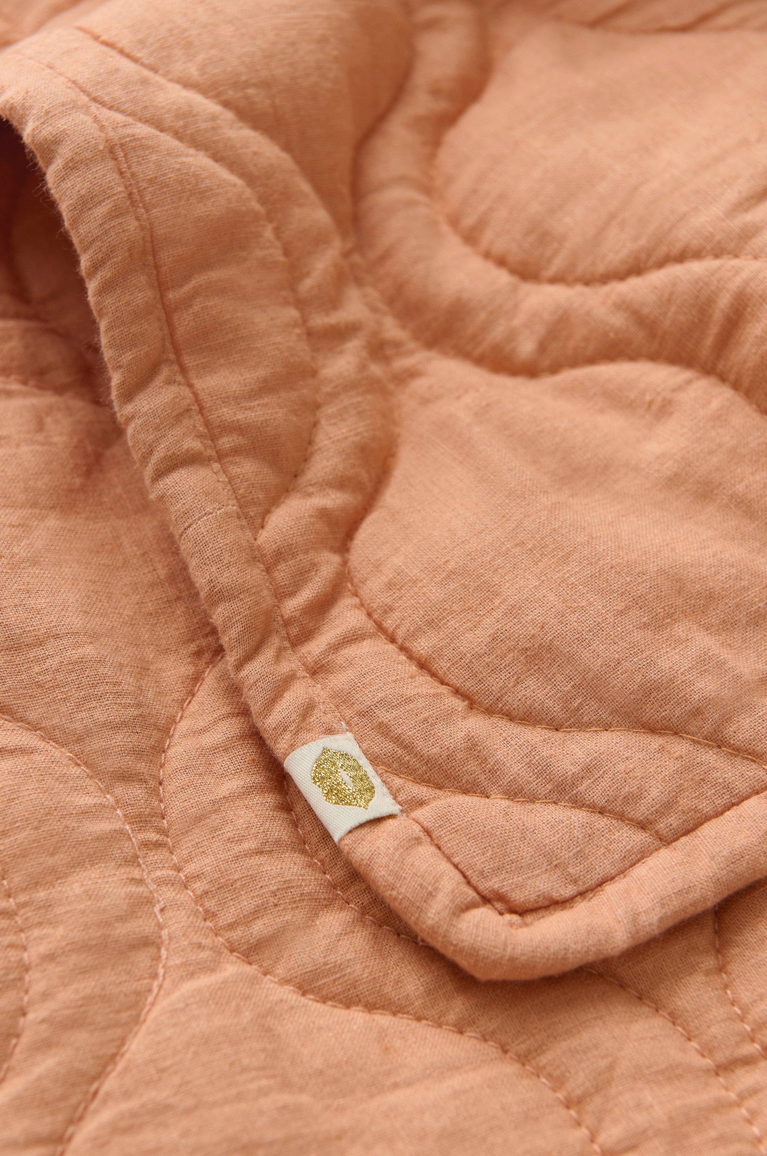 Sengeteppe Elly Quilted i resirkulert halvlinne