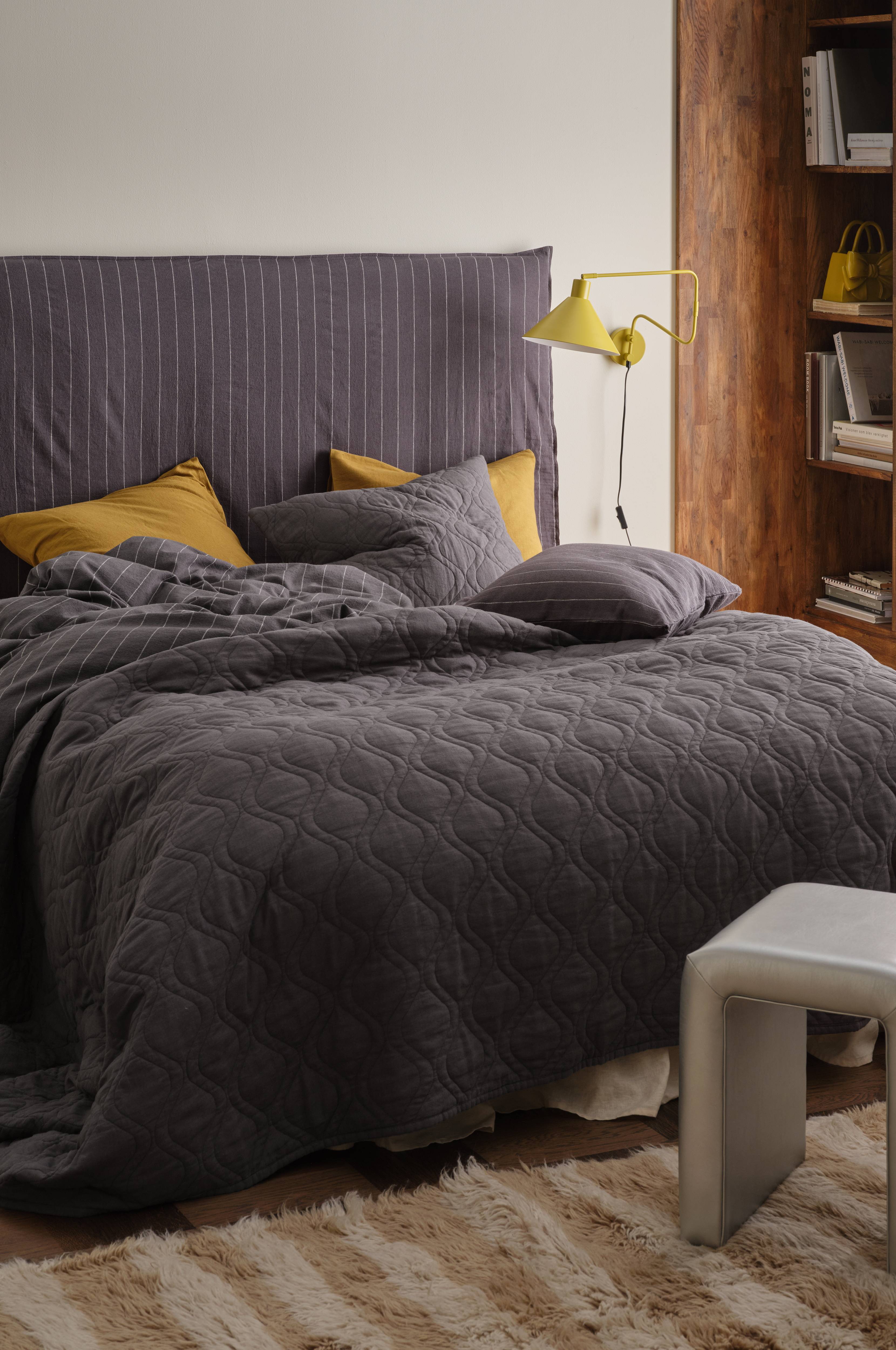 Sengeteppe Elly Quilted i resirkulert halvlinne