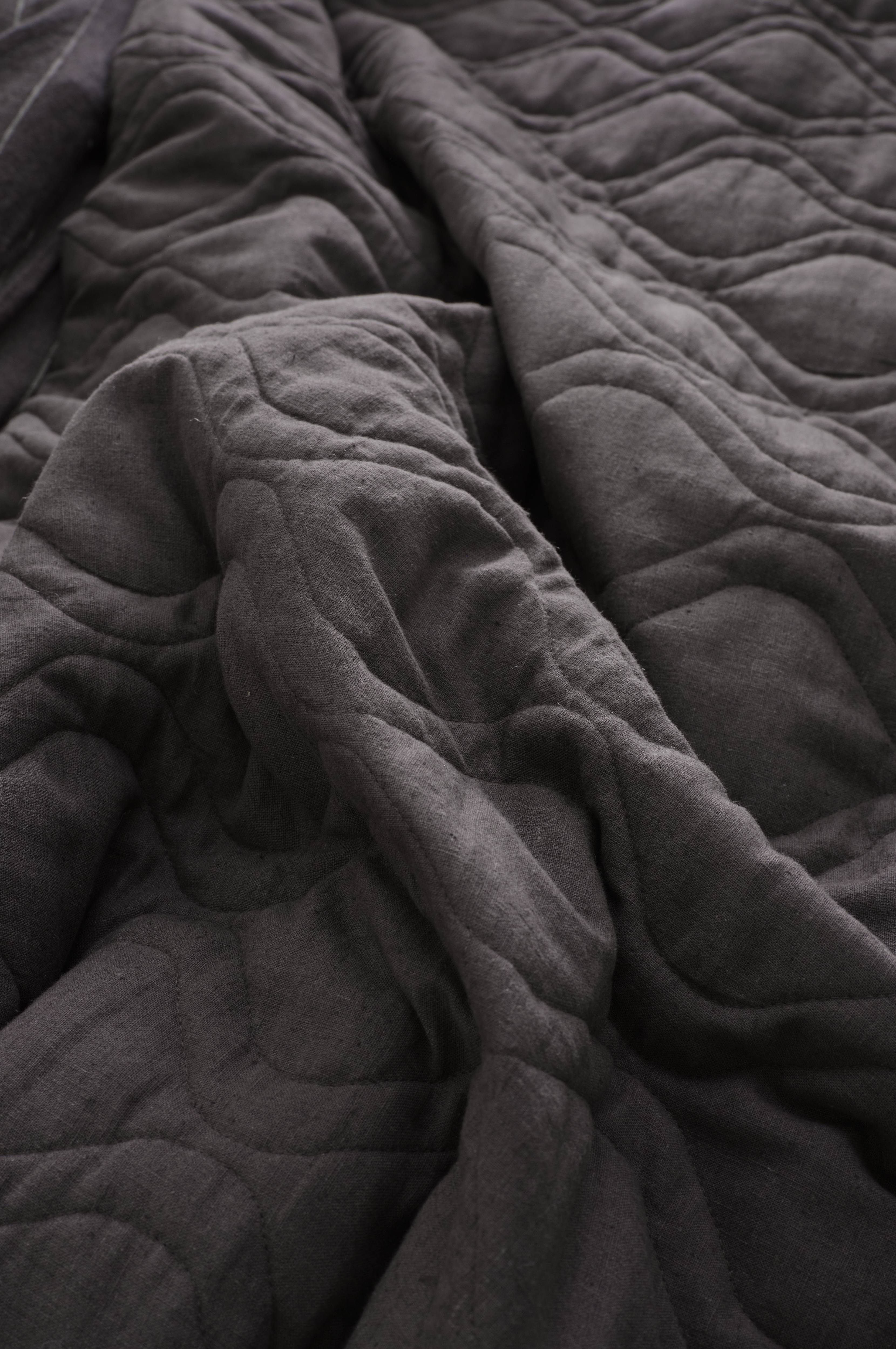 Sengeteppe Elly Quilted i resirkulert halvlinne