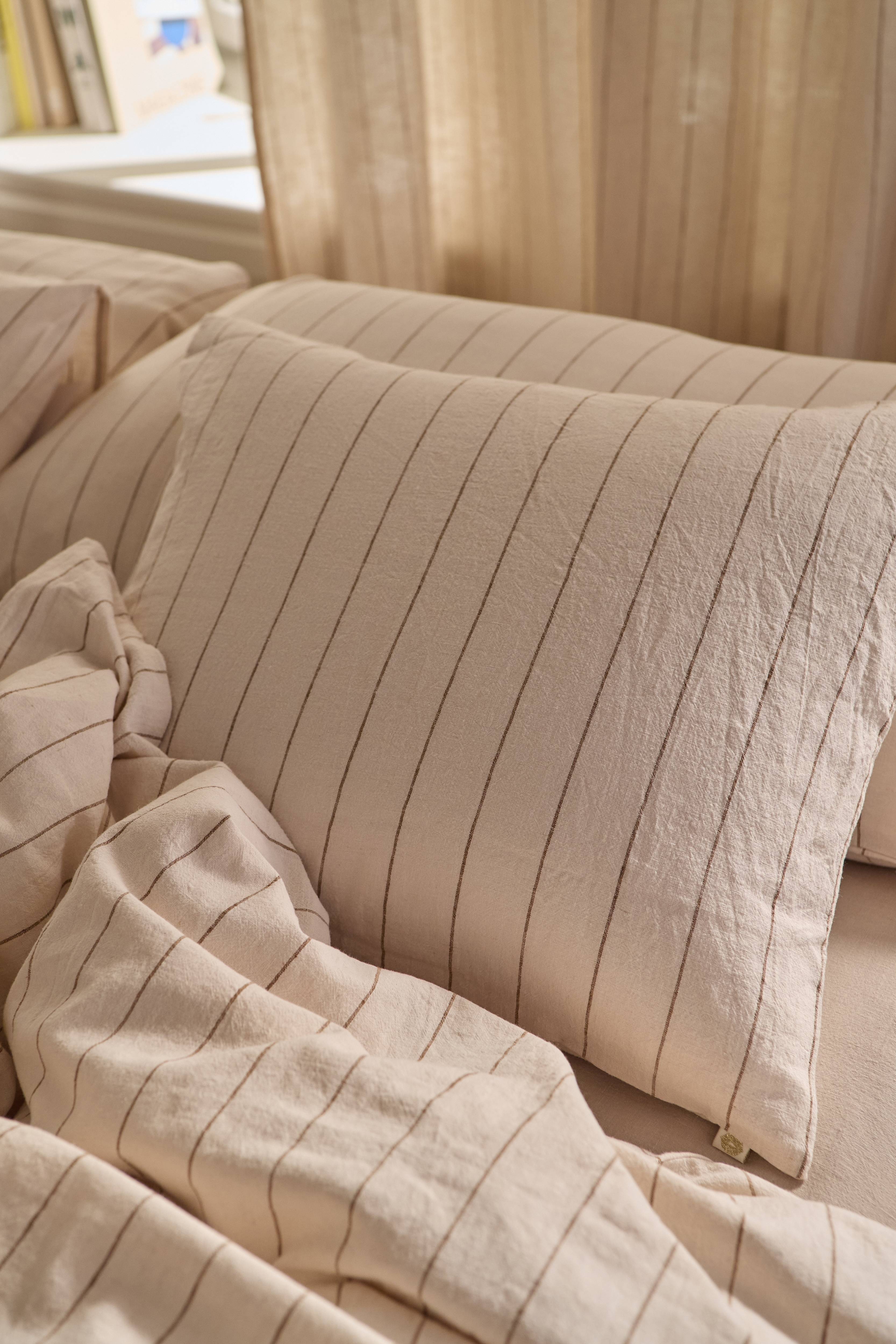 Putetrekk Elly Thin Stripe i resirkulert halvlinne