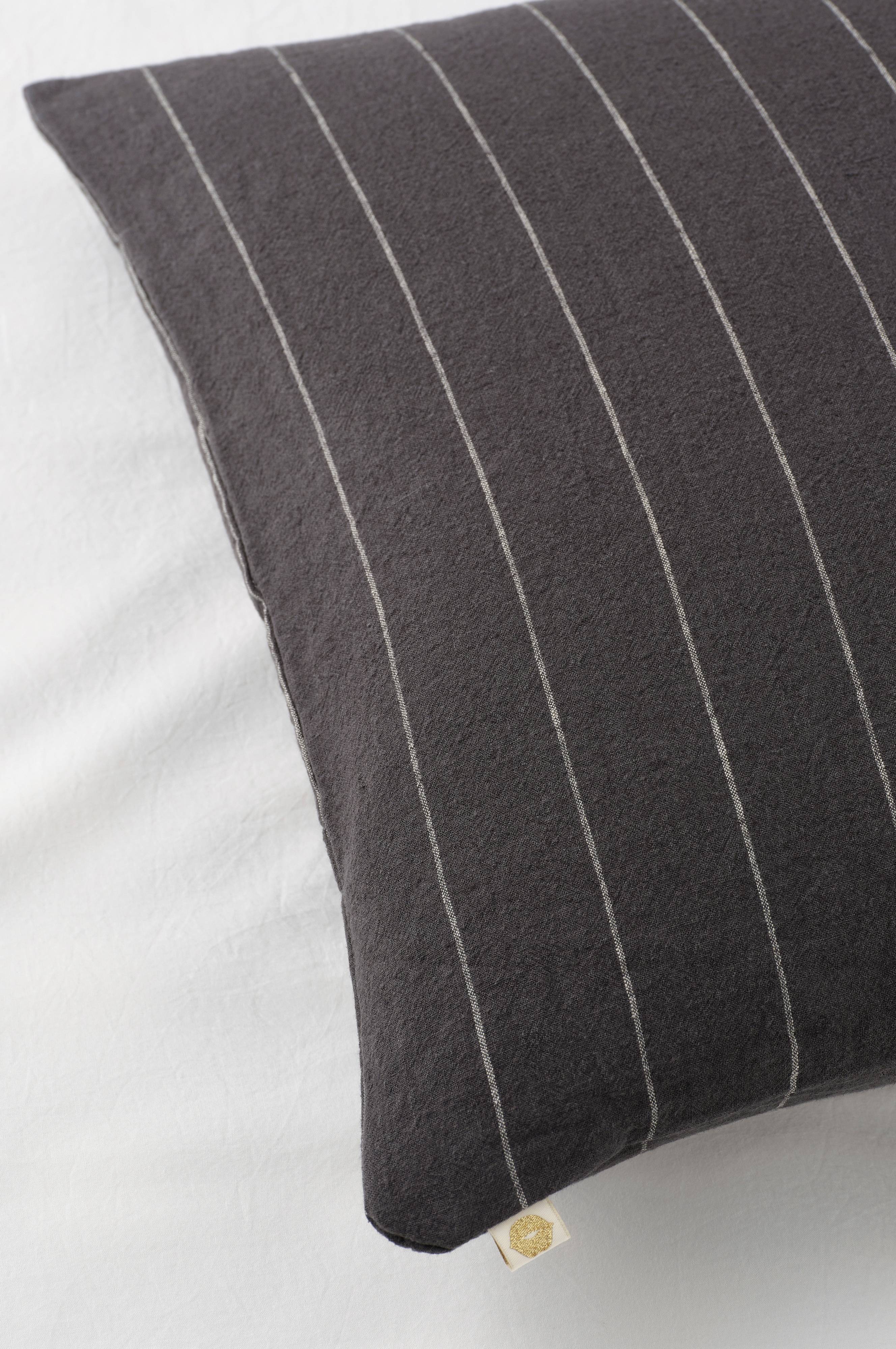 Putetrekk Elly Thin Stripe i resirkulert halvlinne