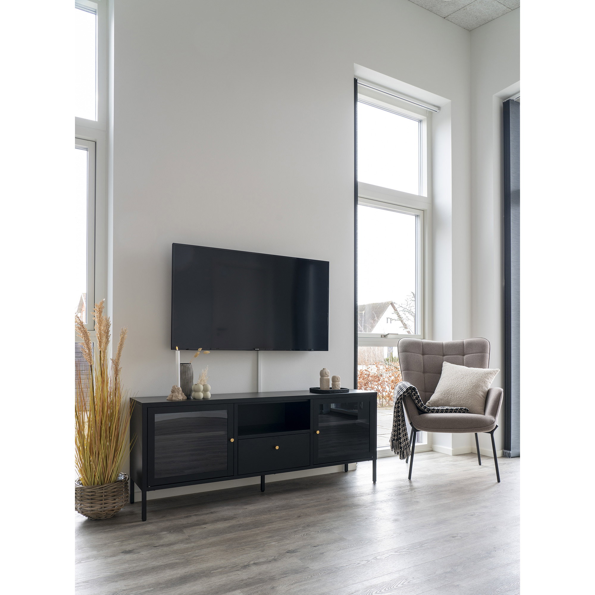 Dalby TV Bench