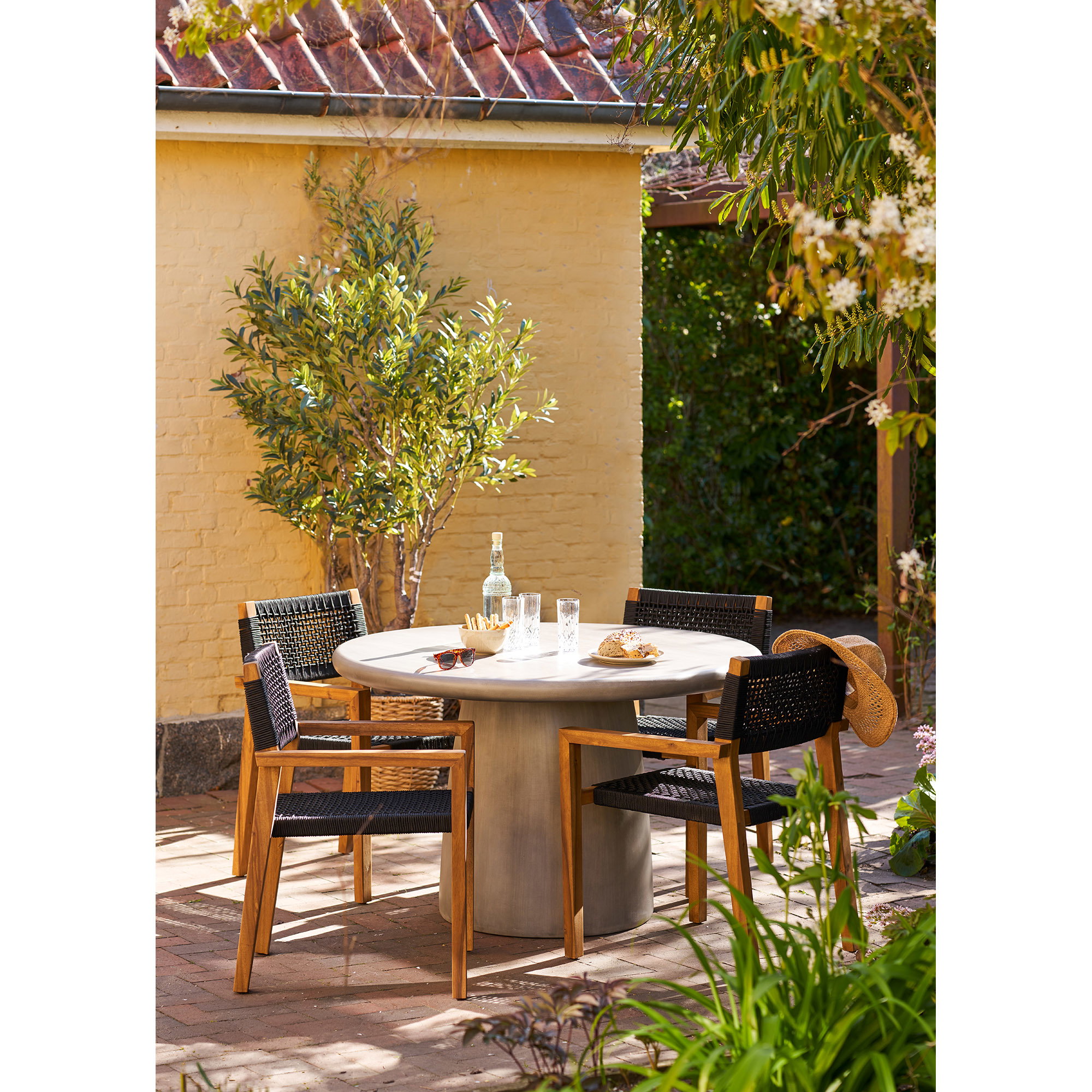 Bonnet Dining Table