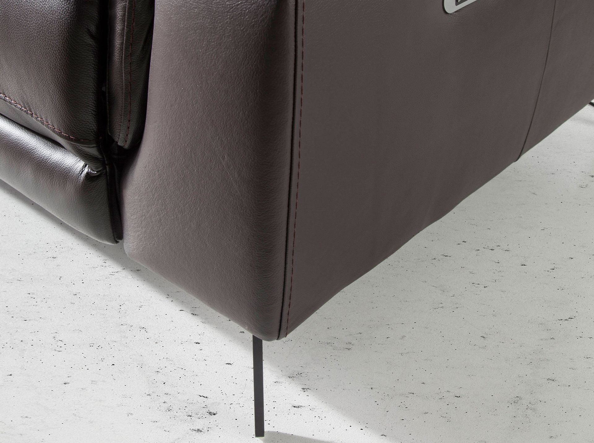 2 seater relaxation sofa in chocolate brown leather