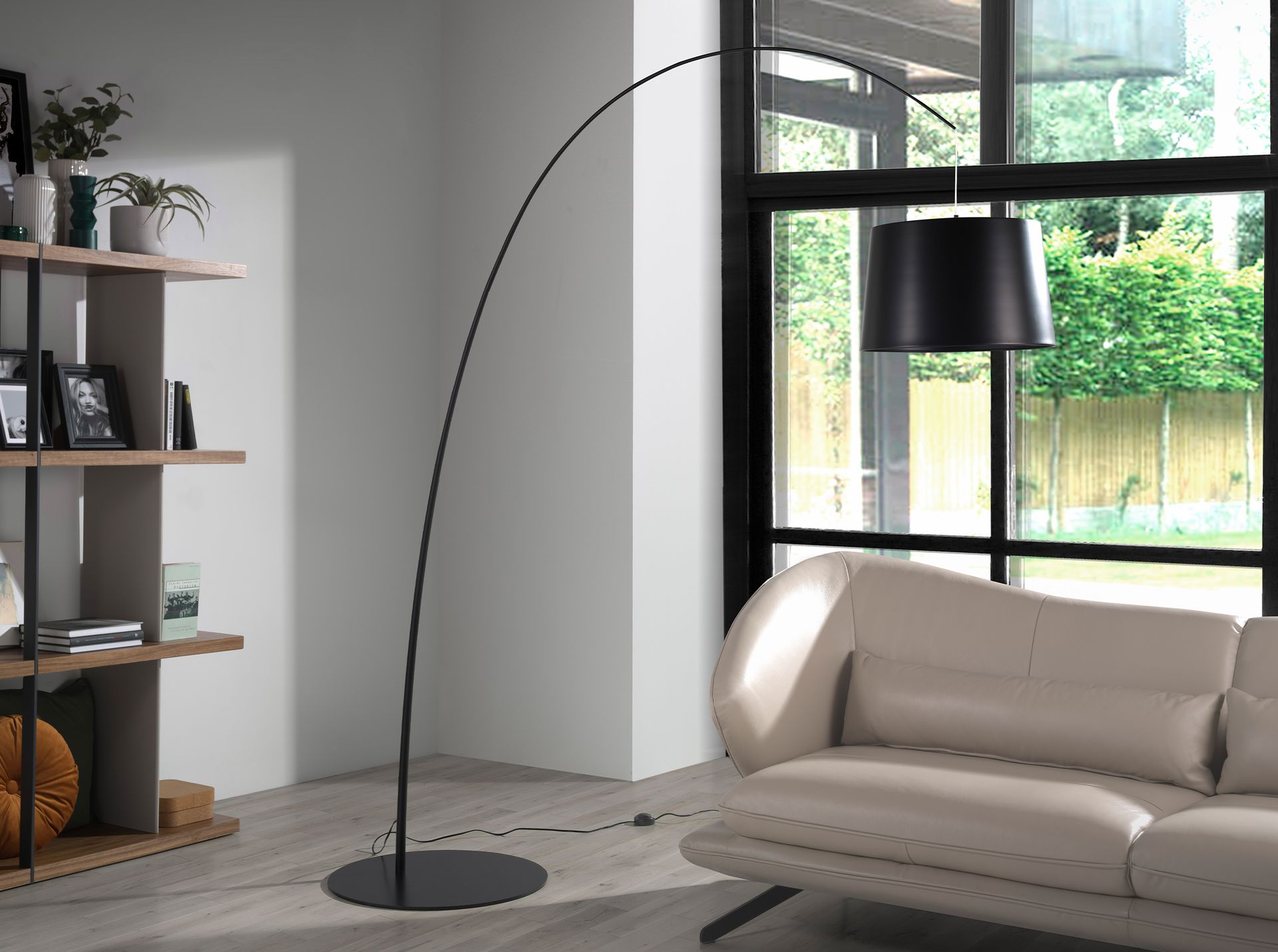 Adjustable floor lamp in black steel