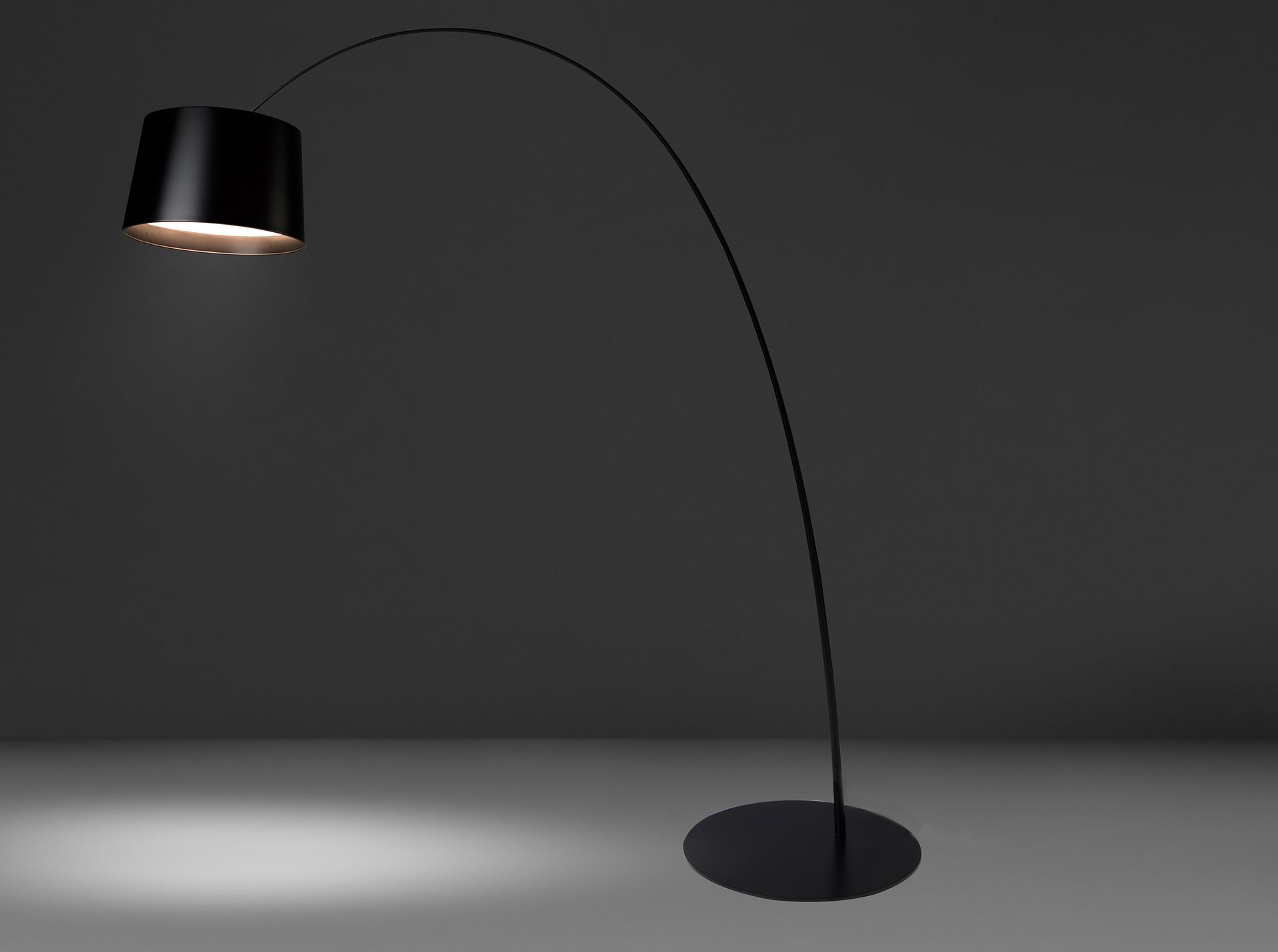 Adjustable floor lamp in black steel