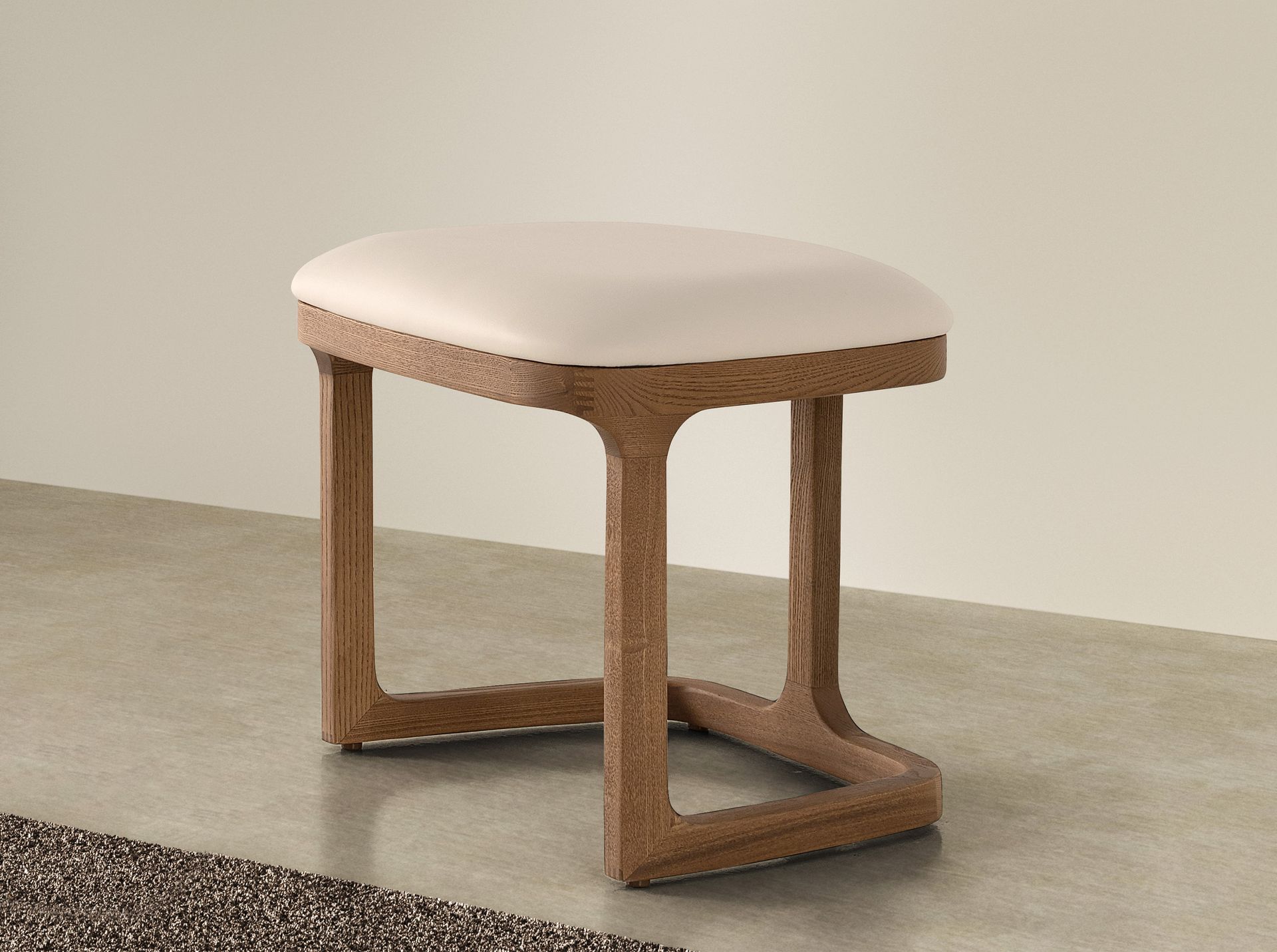 Bench in sand-coloured leatherette