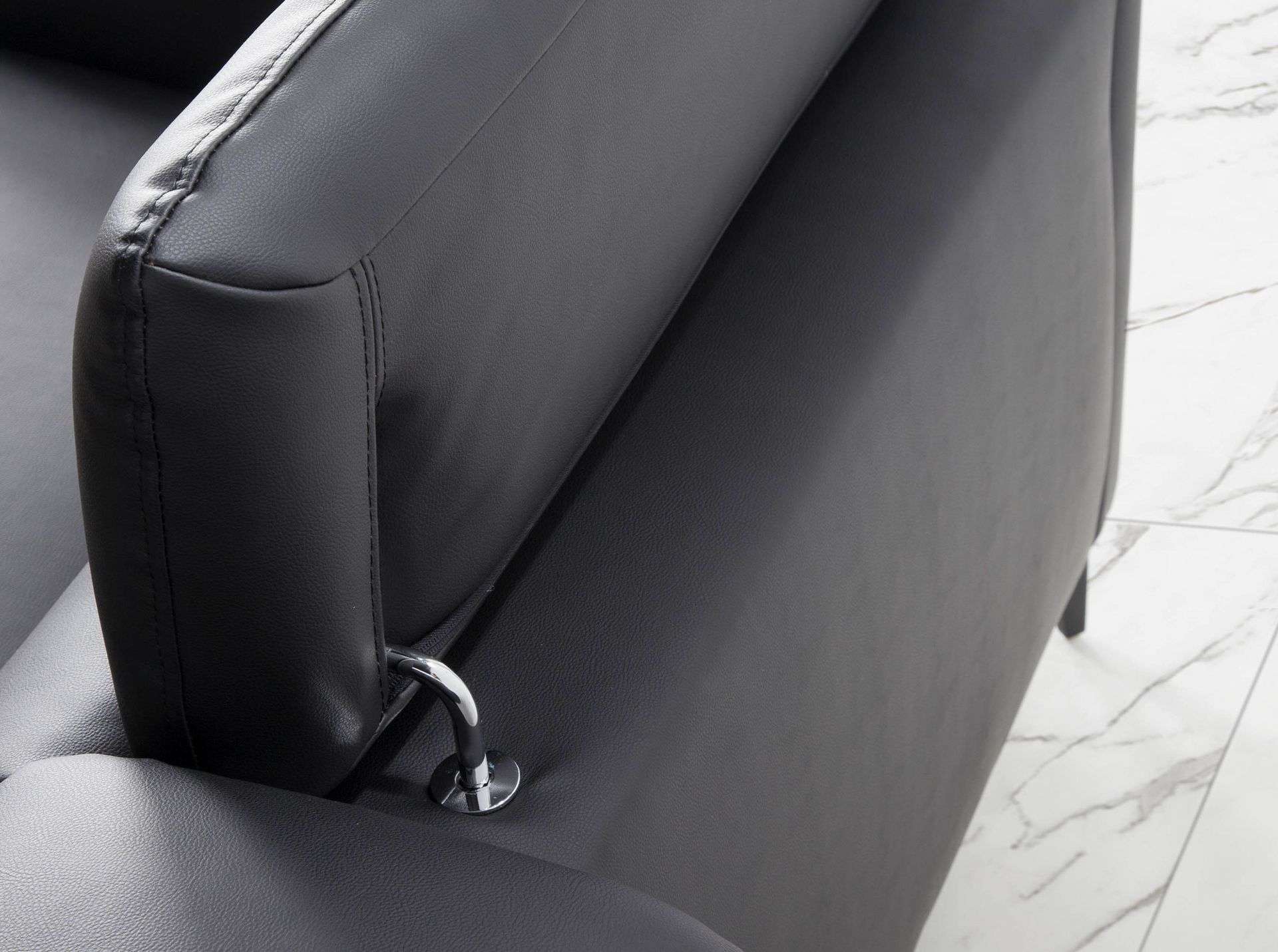 Black leather 2-seater sofa