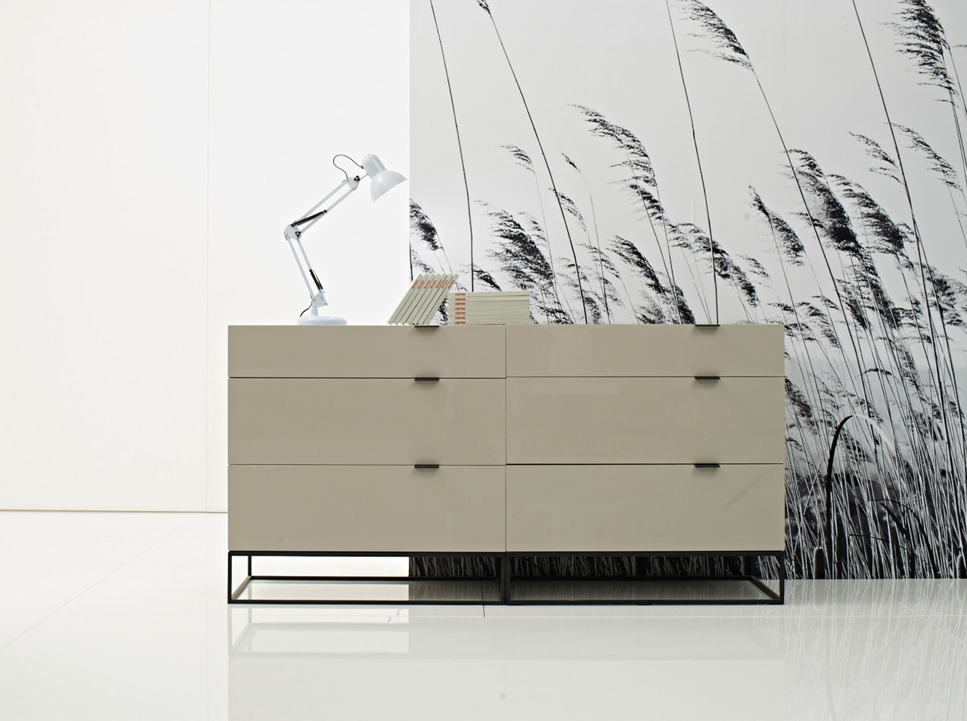 Chest of drawers grey wood and black steel