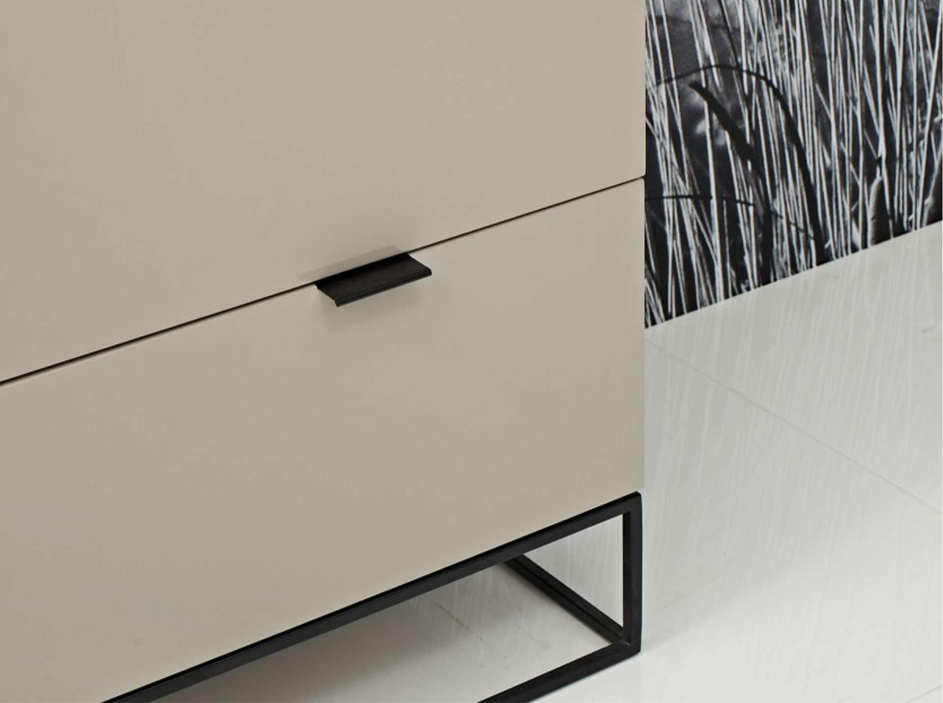 Chest of drawers grey wood and black steel