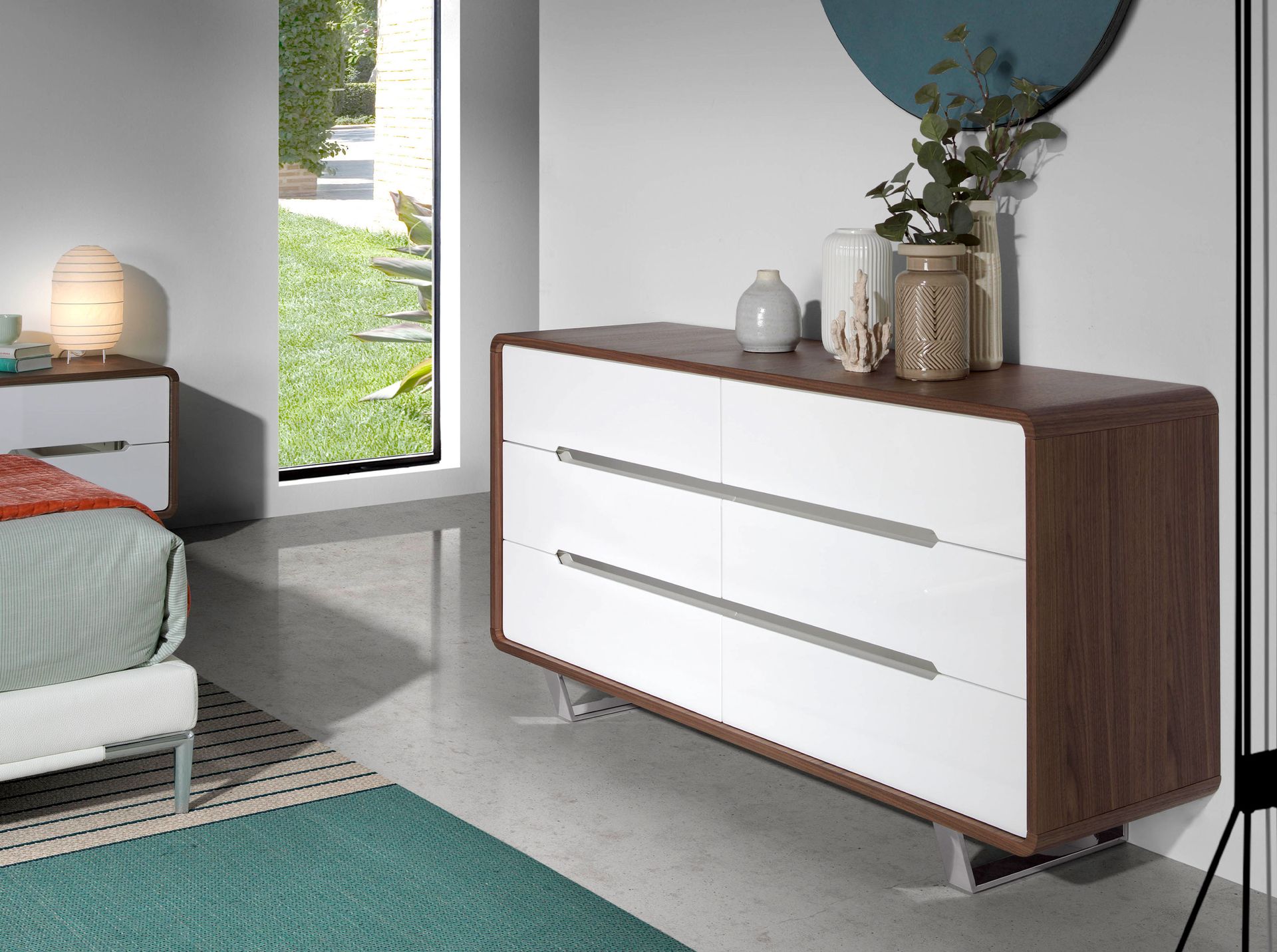 Chest of drawers white wood, walnut and chromed steel