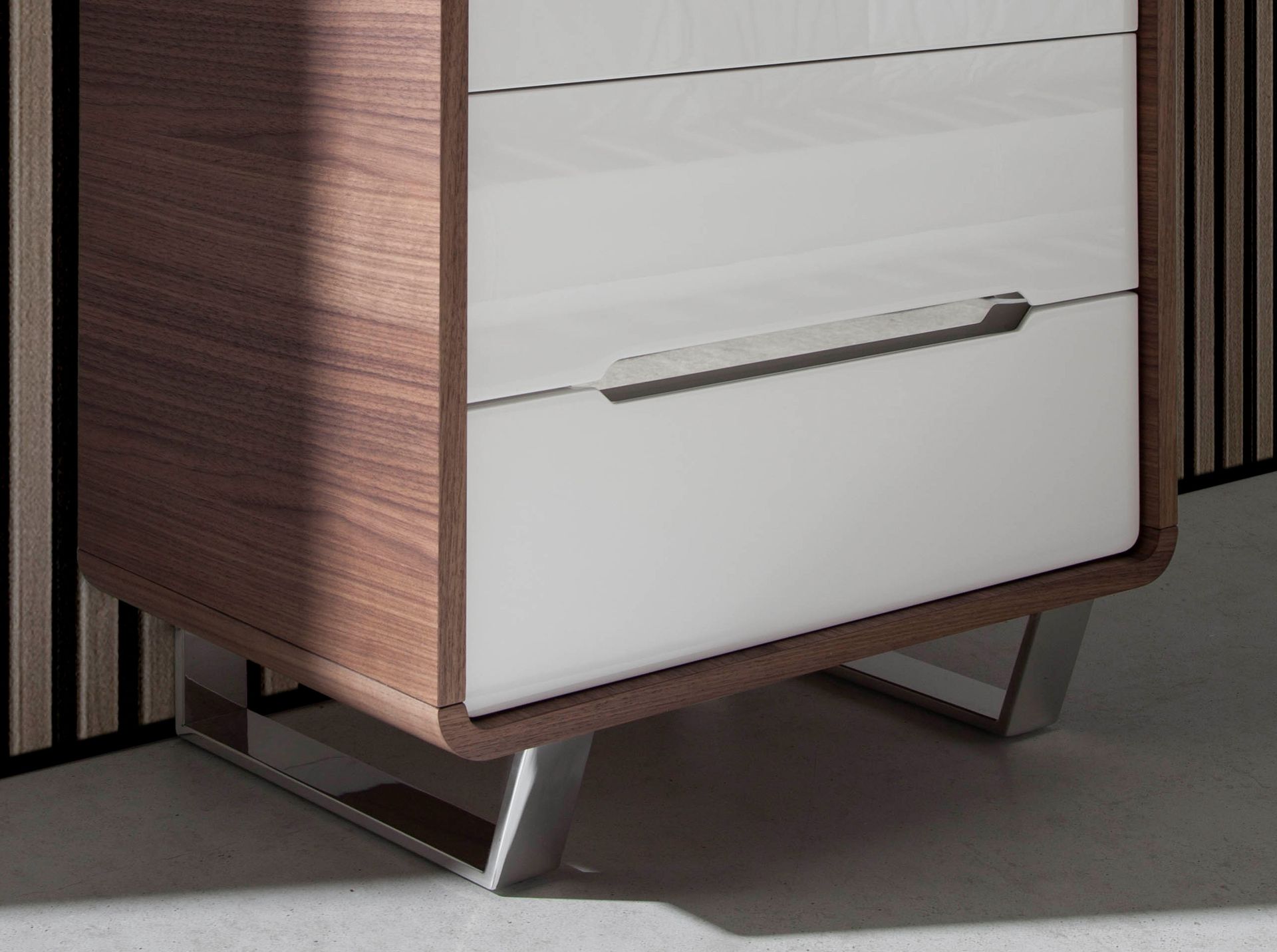 Chiffonier white wood, walnut and chromed steel