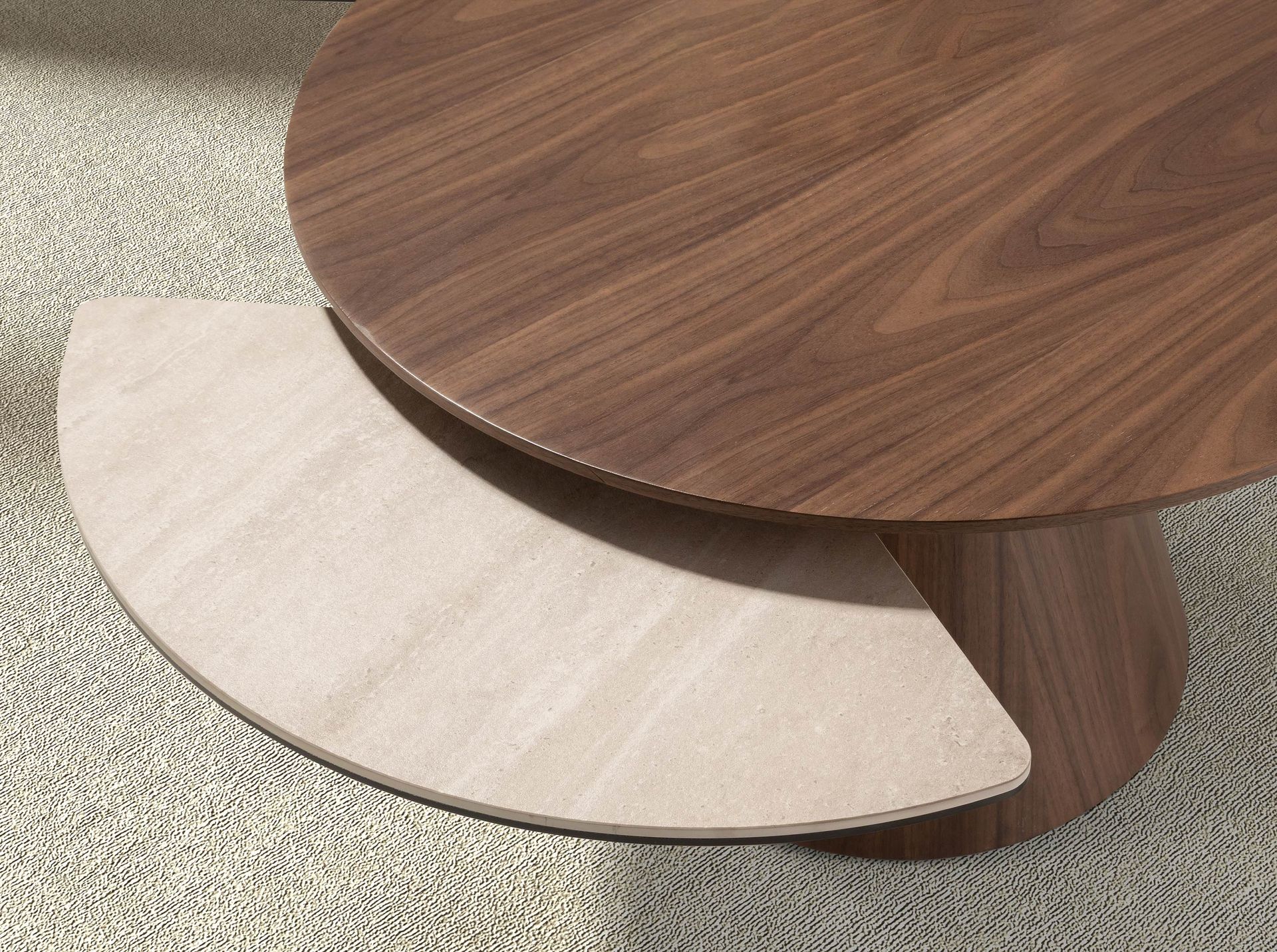 Extendable round coffee table in walnut and porcelain marble