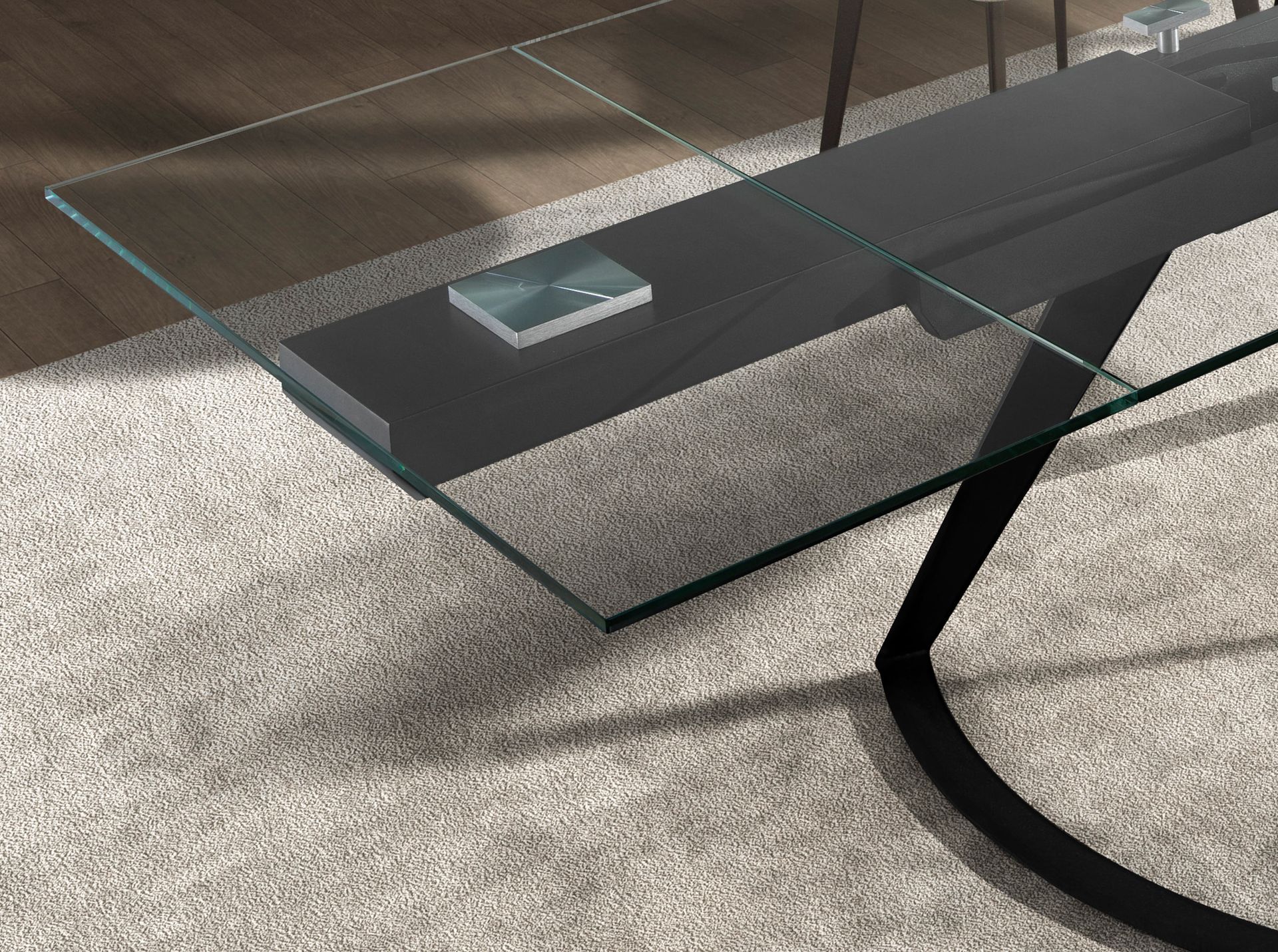 Rectangular extendable dining table in tempered glass and black steel