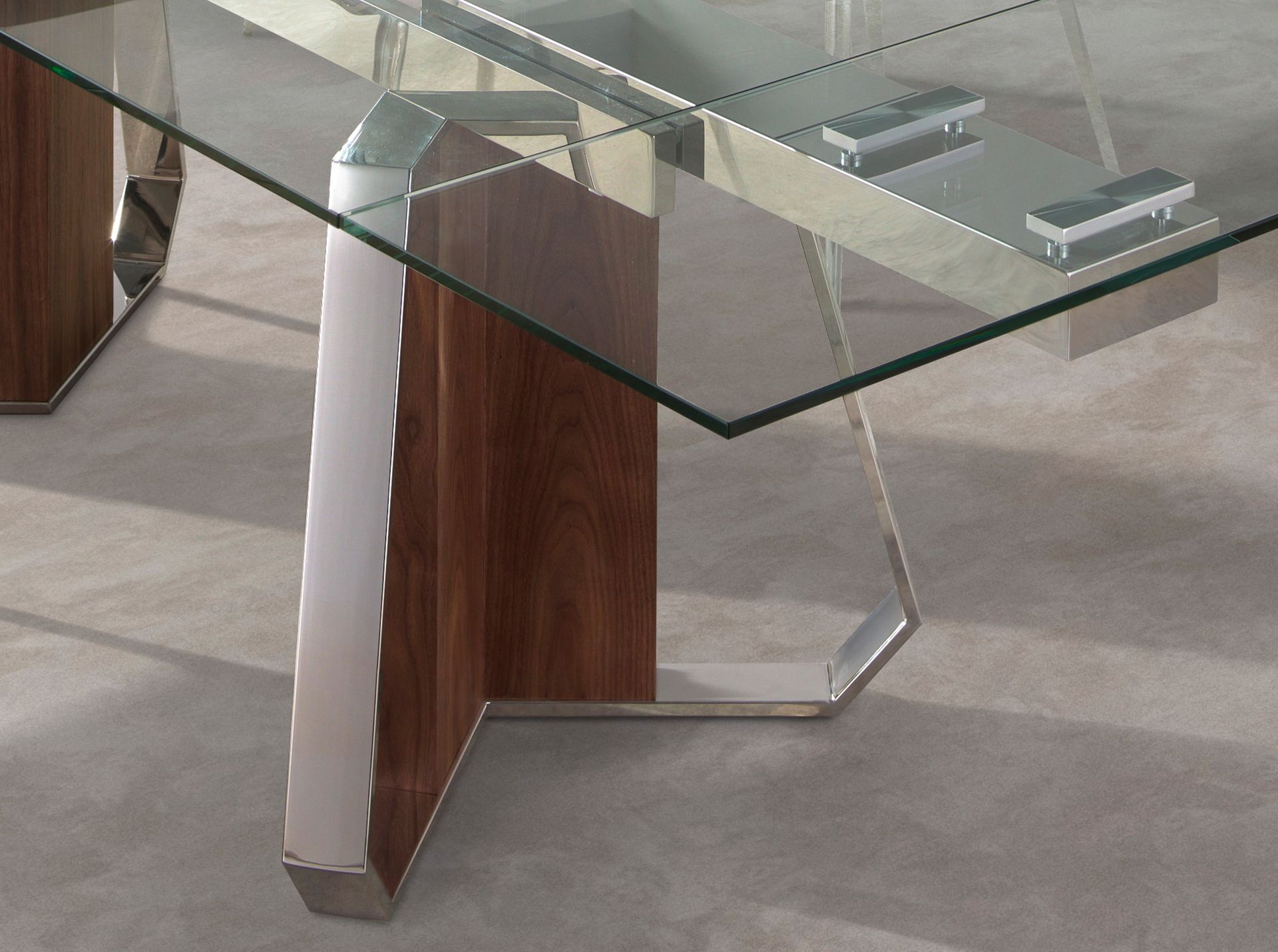 Rectangular extending dining table in tempered glass, walnut and chromed steel
