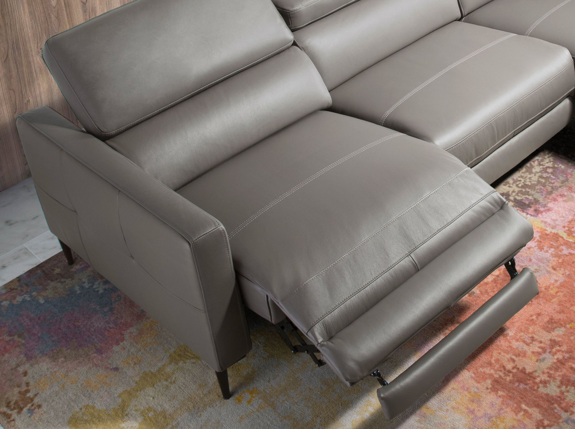 Relax chaise longue right sofa in dark grey leather