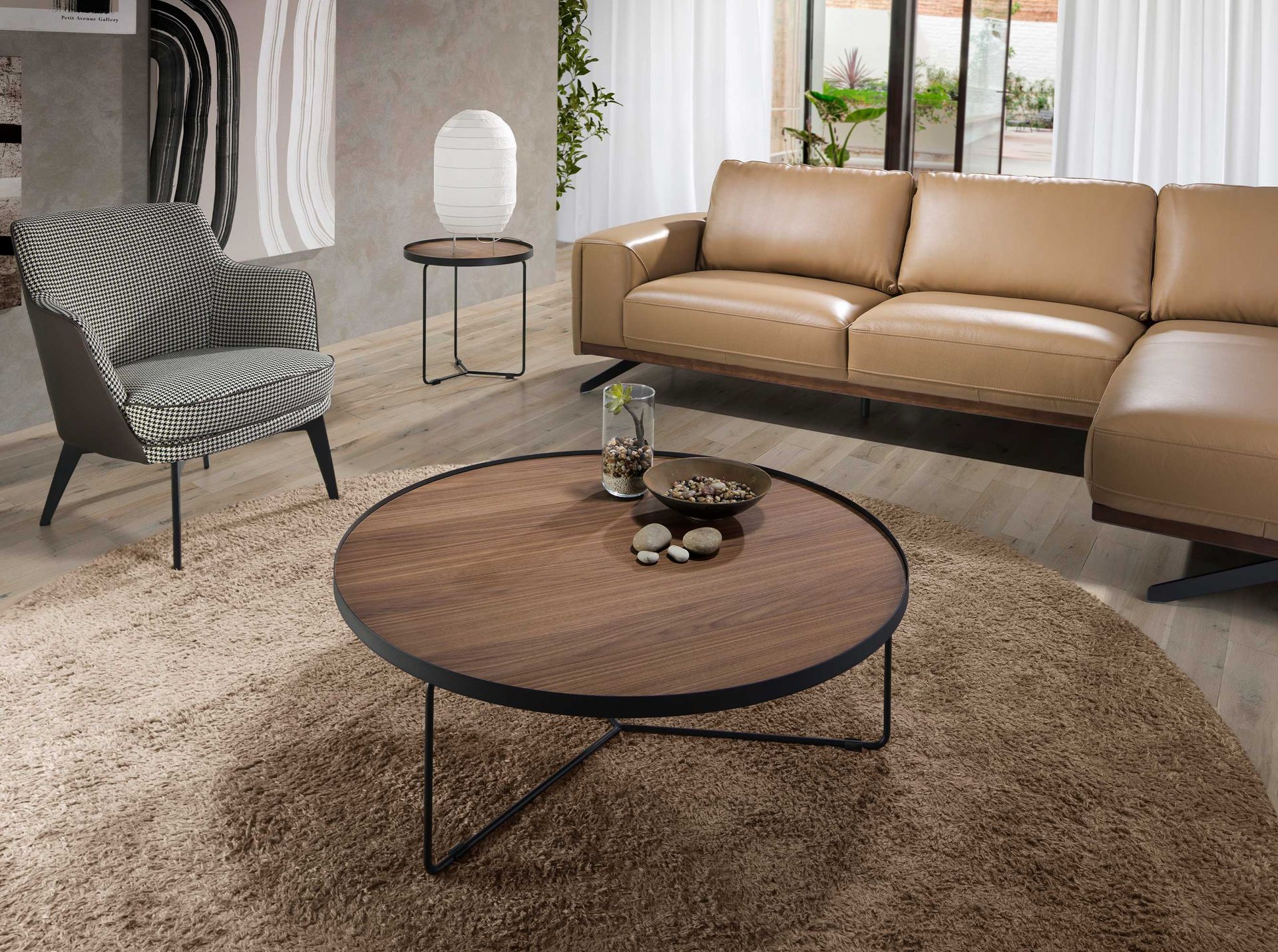 Round coffee table walnut and black steel