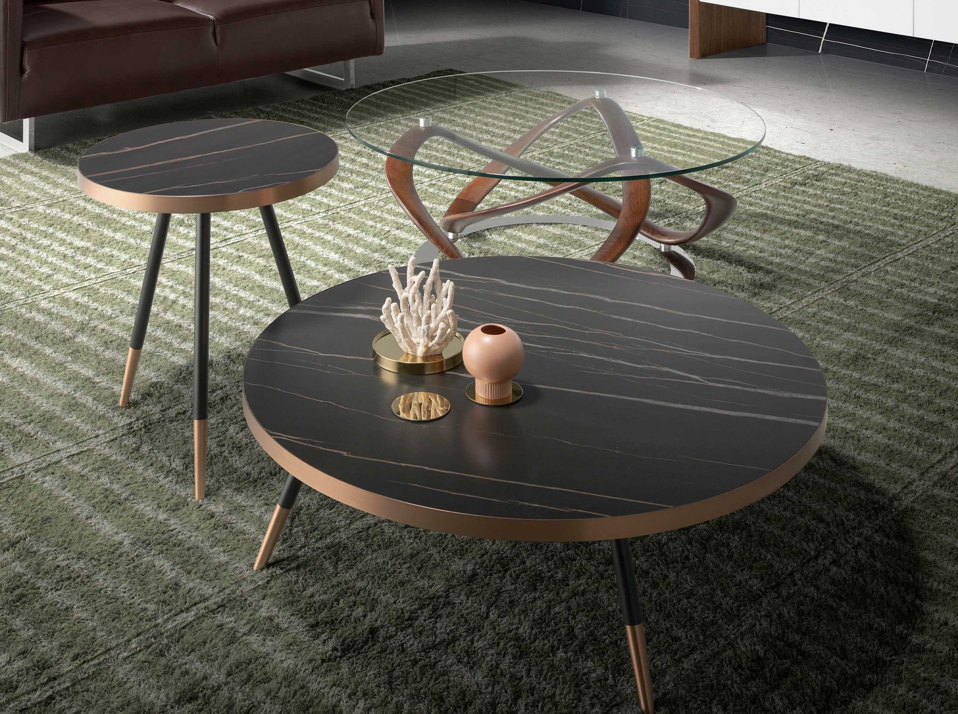 Round corner table in porcelain marble and black steel