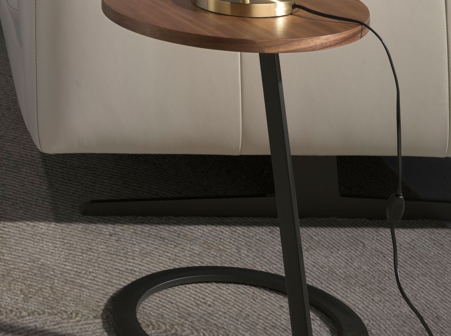 Round corner table walnut and black steel