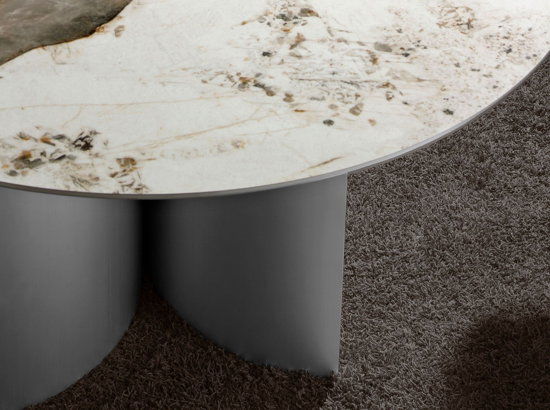 Round dining table in porcelain marble, walnut and silver-coloured wood