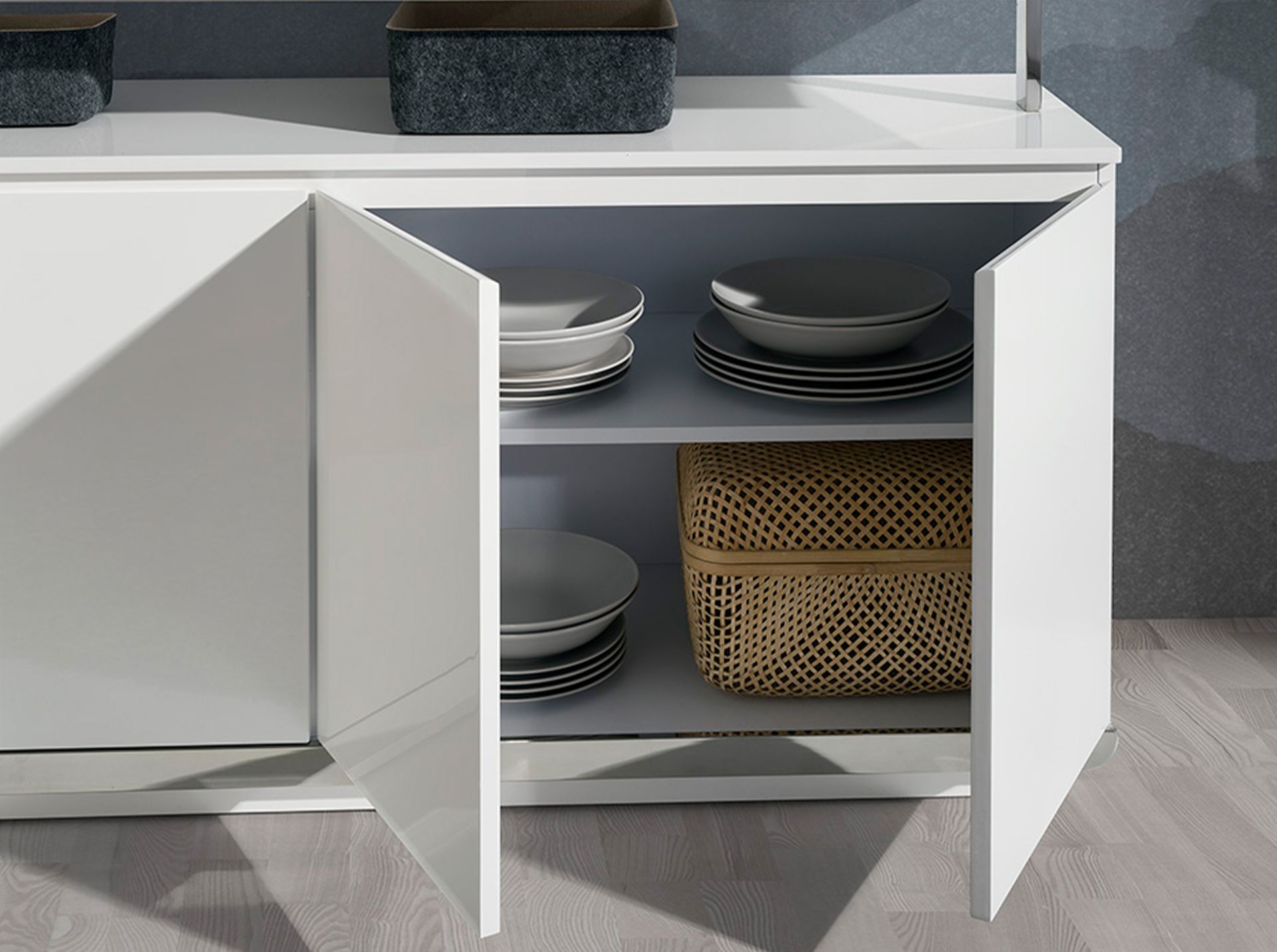 Sideboard white wood and chromed steel base