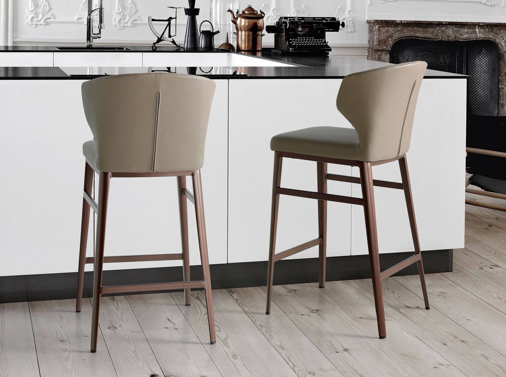 Stool in dark mink leatherette