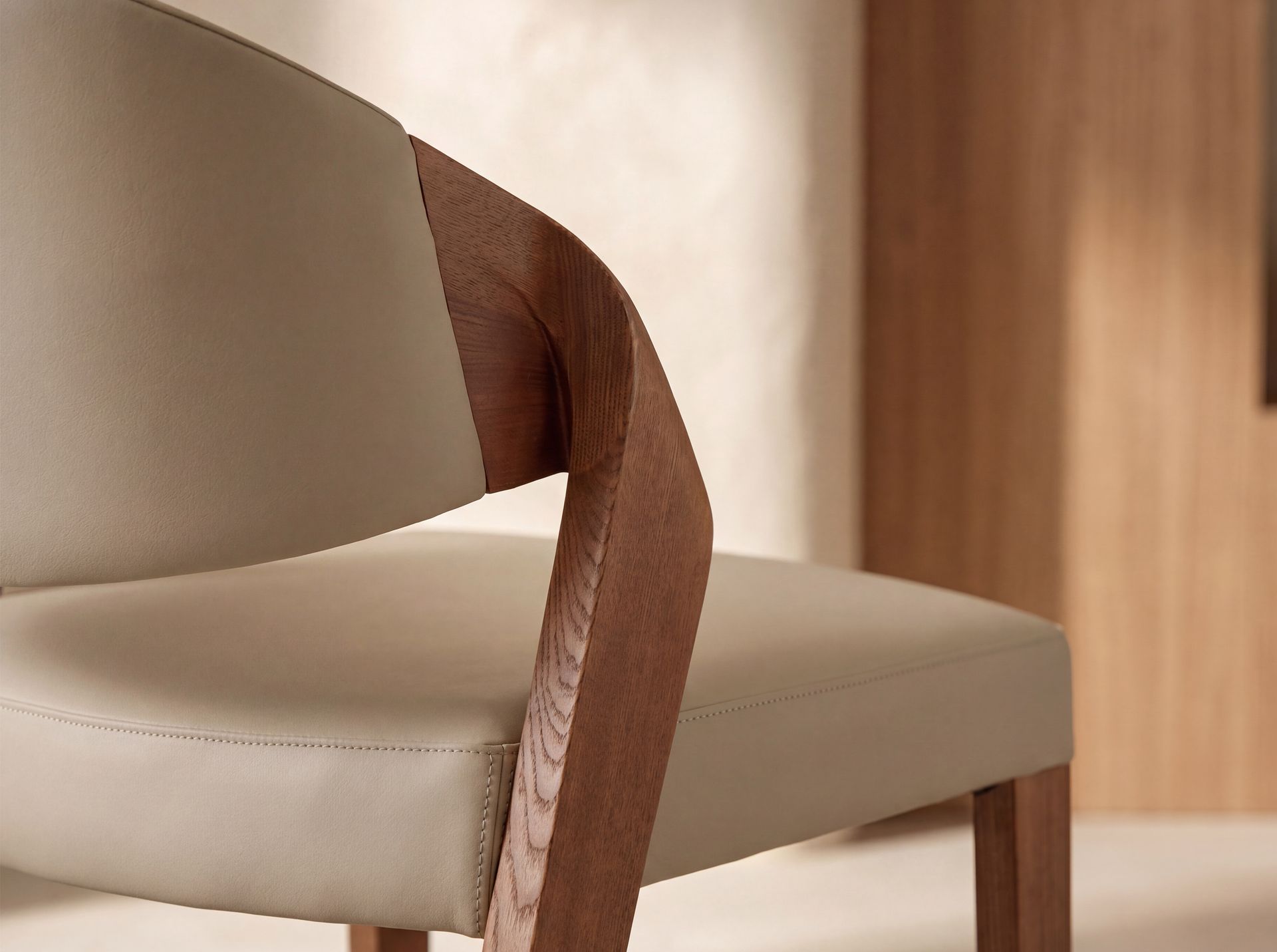Stool in mink leatherette