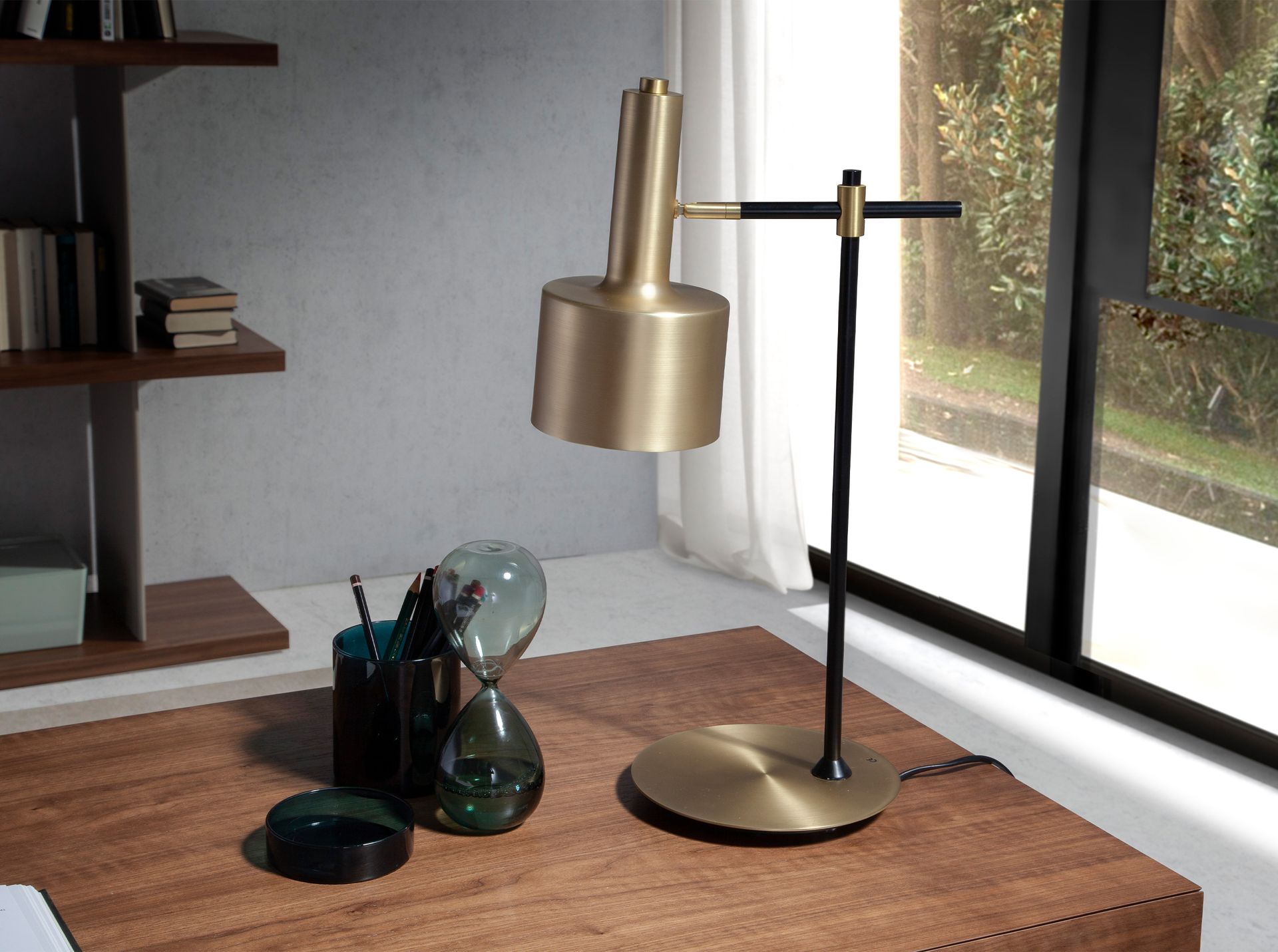 Table lamp gold aluminium and black steel