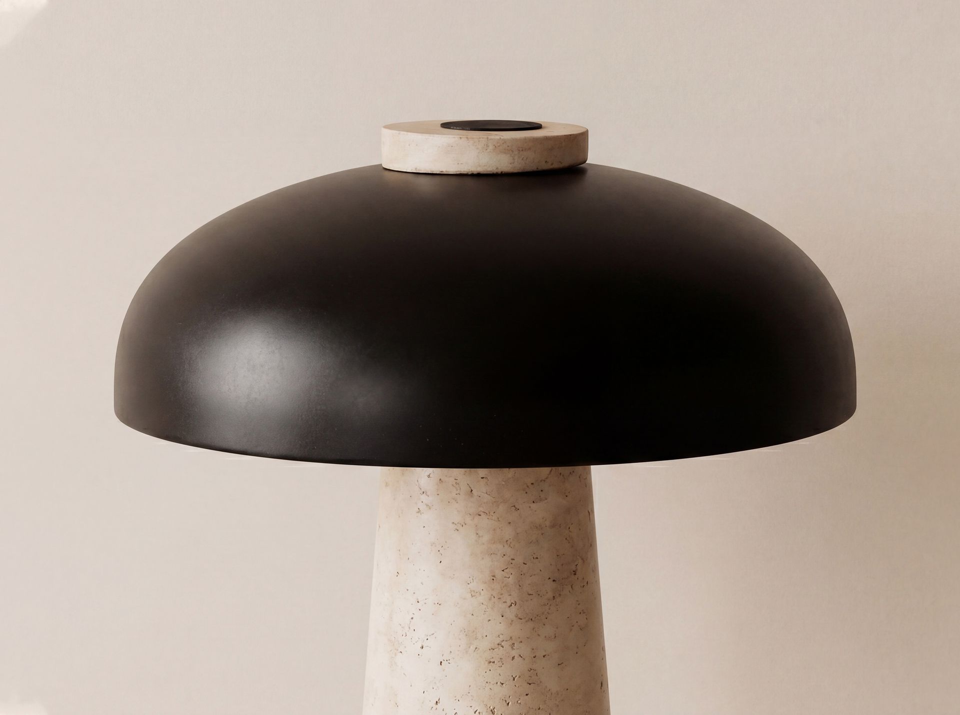 Table lamp in black steel and porcelain marble