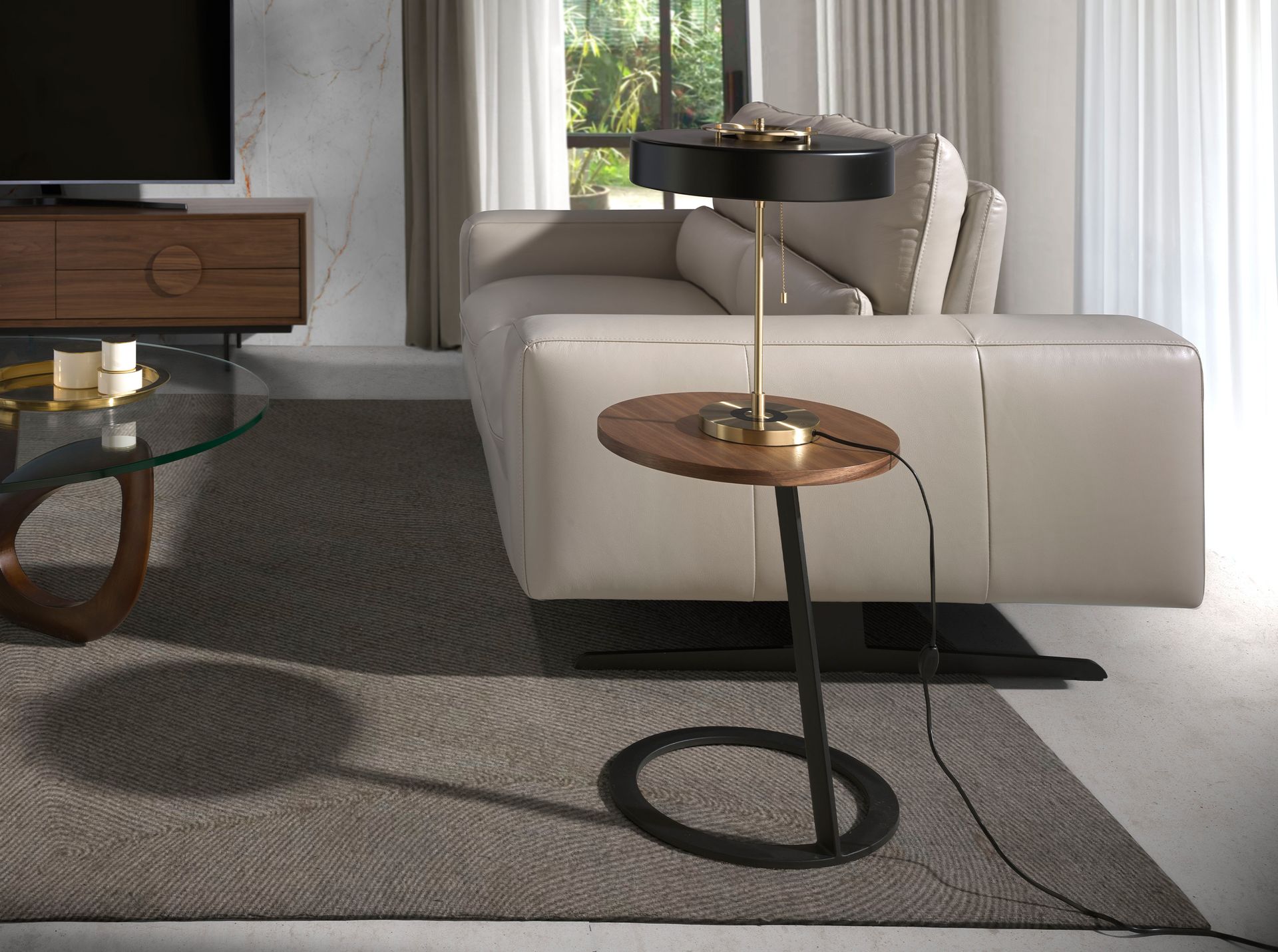Table lamp in gold aluminium and black aluminium