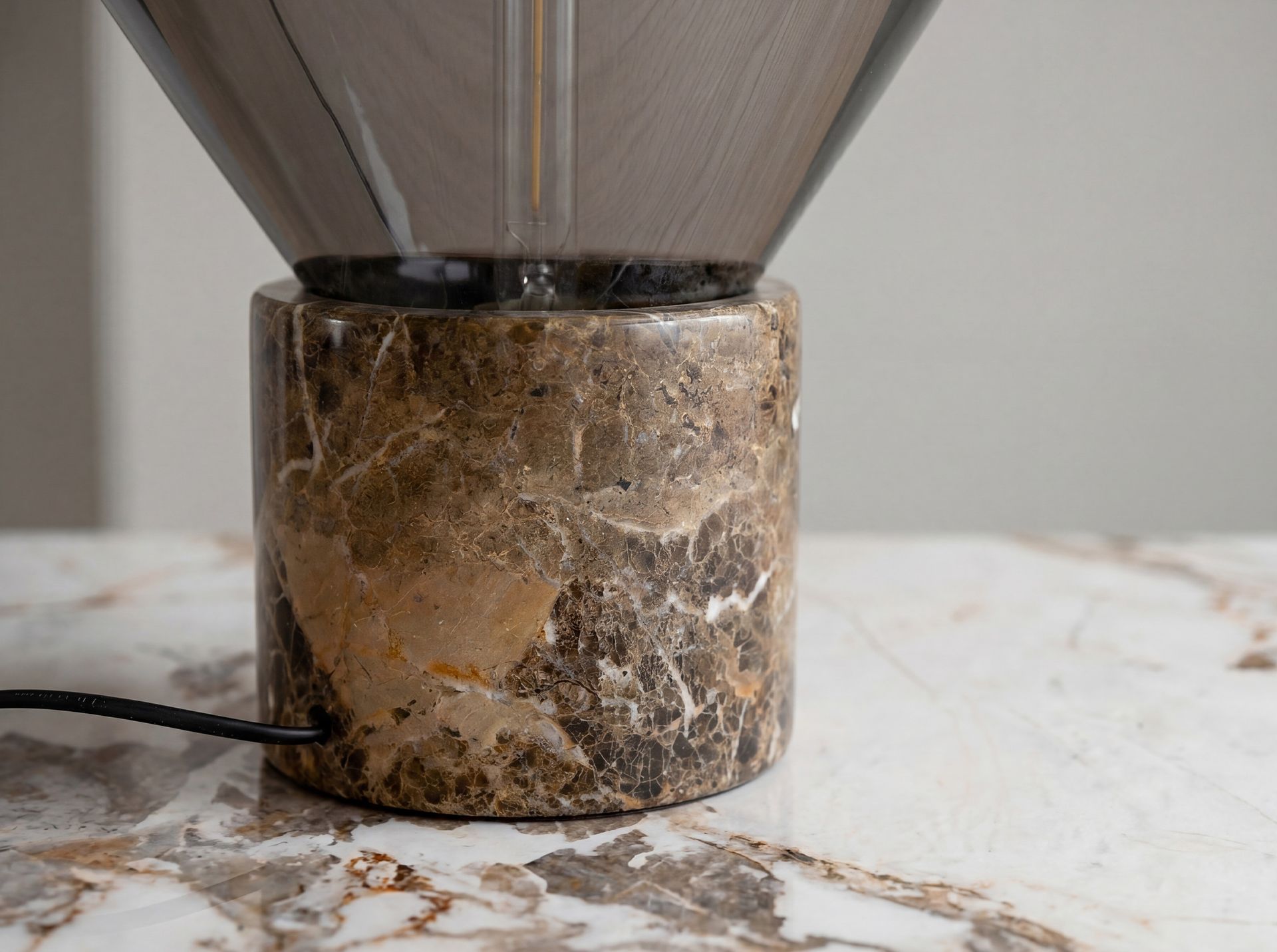 Table lamp in grey smoked mirror-effect glass and porcelain marble
