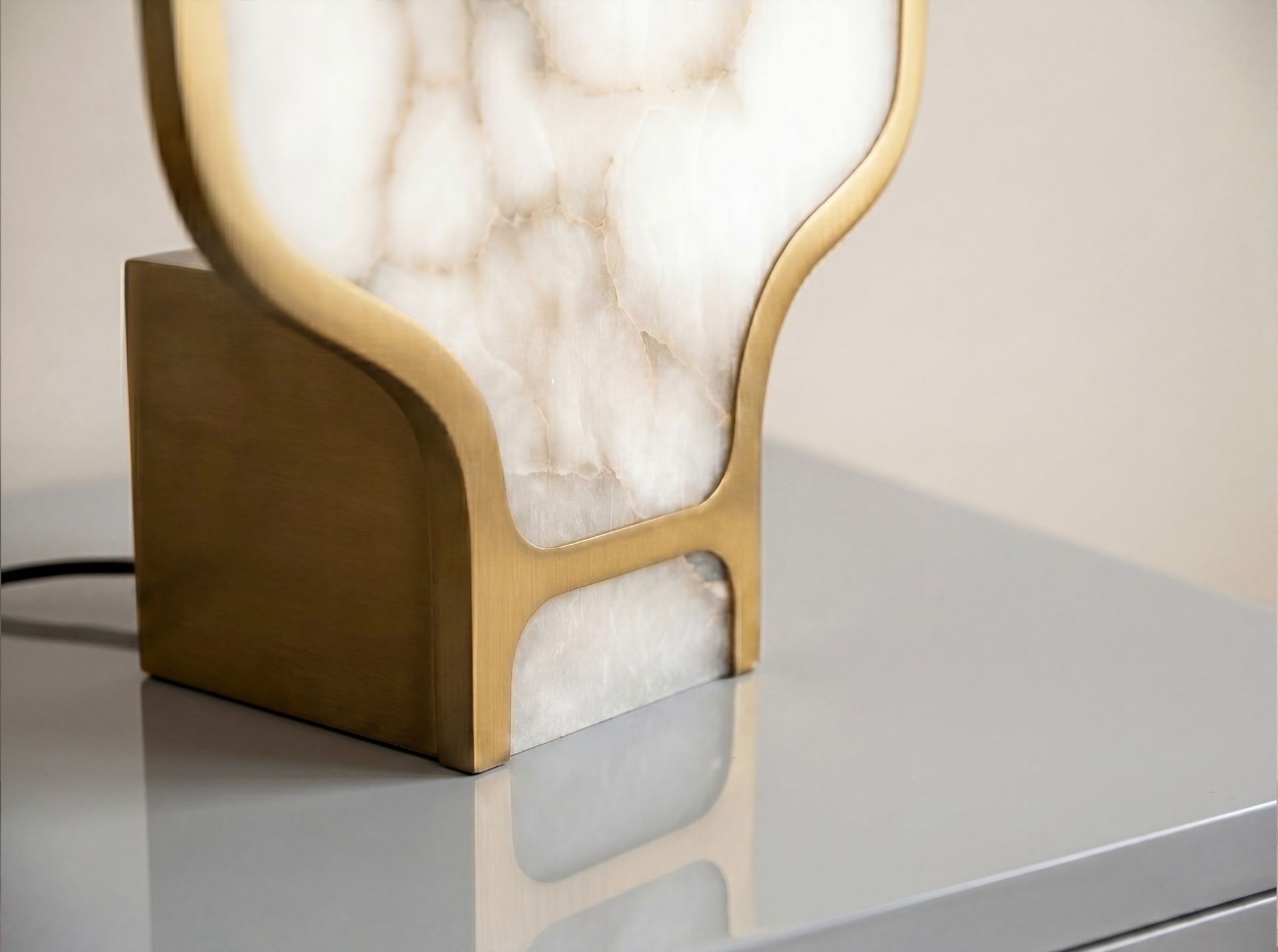 Table lamp in natural Alabaster stone and polished gold steel
