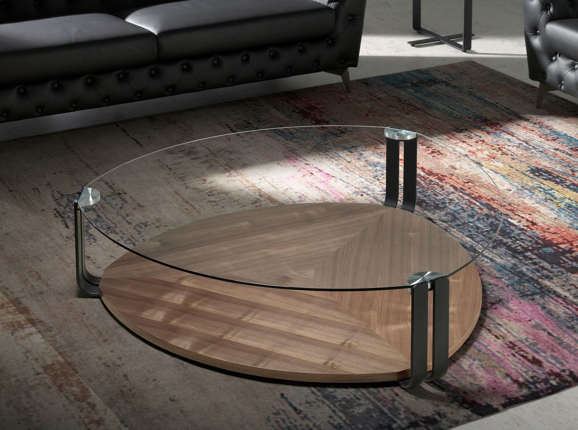 Triangular coffee table triangular tempered glass, black steel and walnut