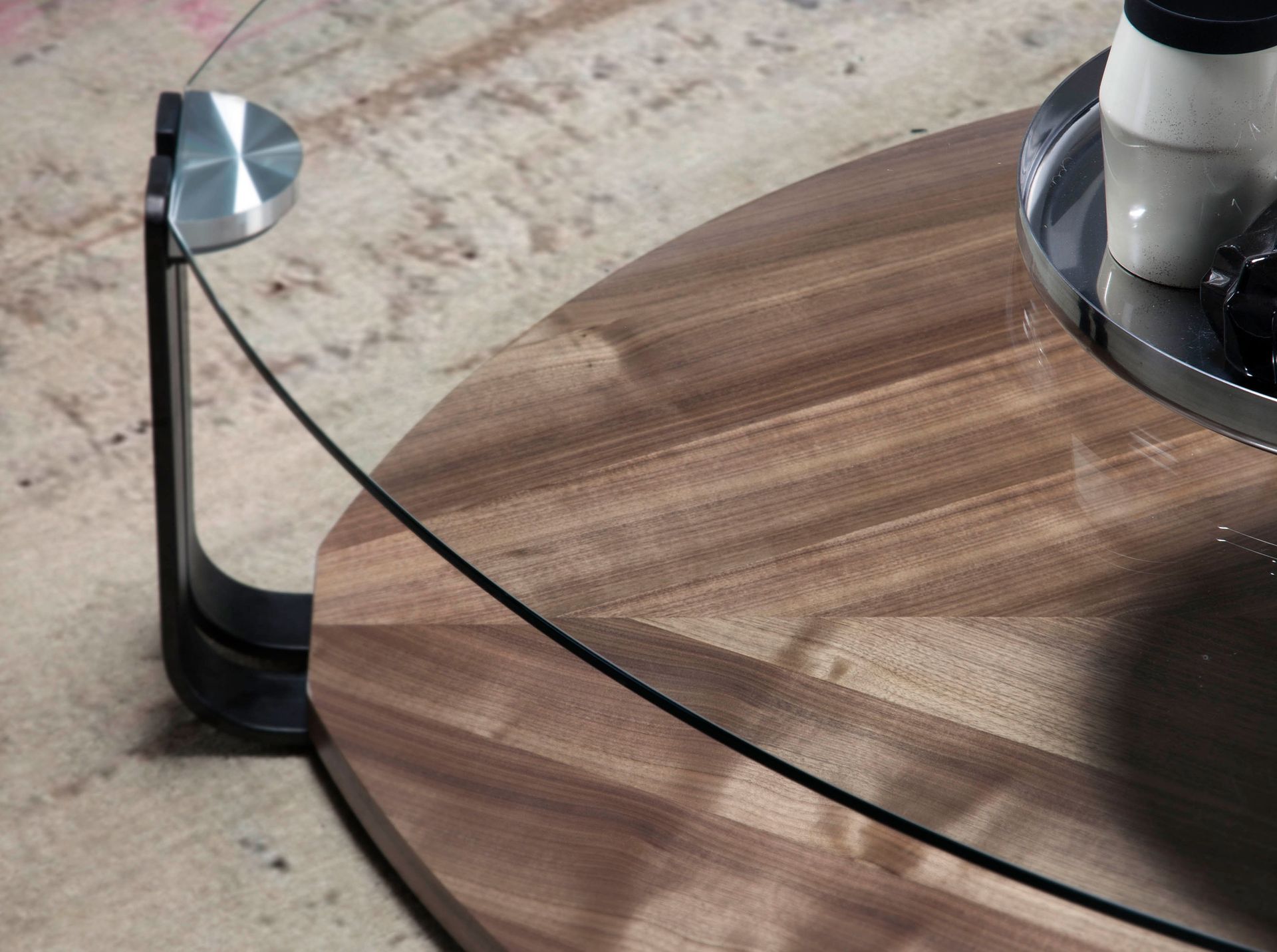 Triangular coffee table triangular tempered glass, black steel and walnut