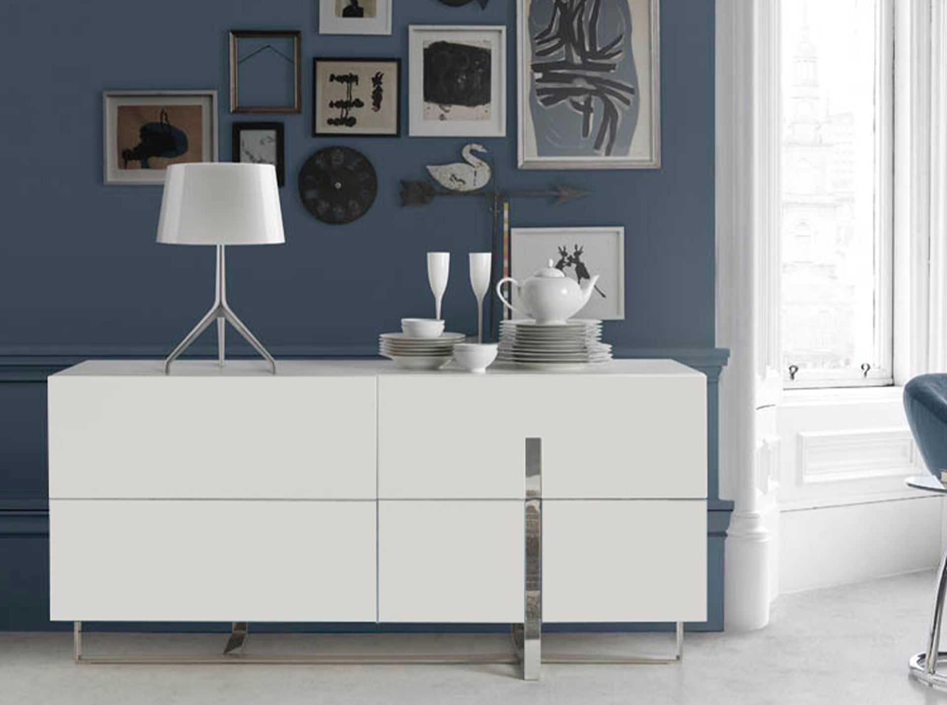 White wood and chromed steel sideboard