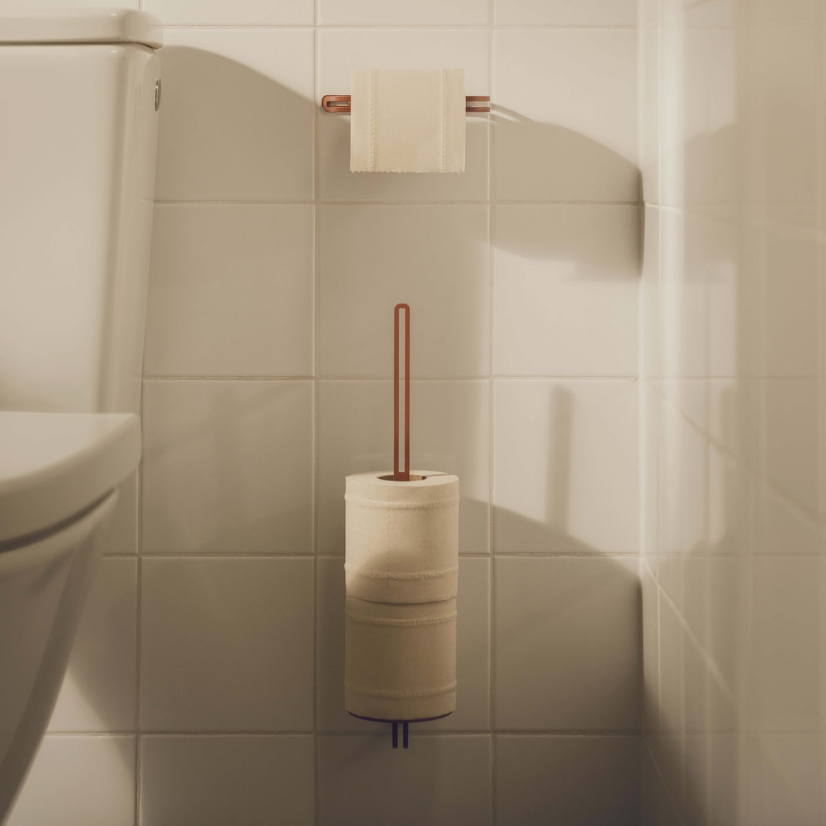 SOFIA toilet paper holder