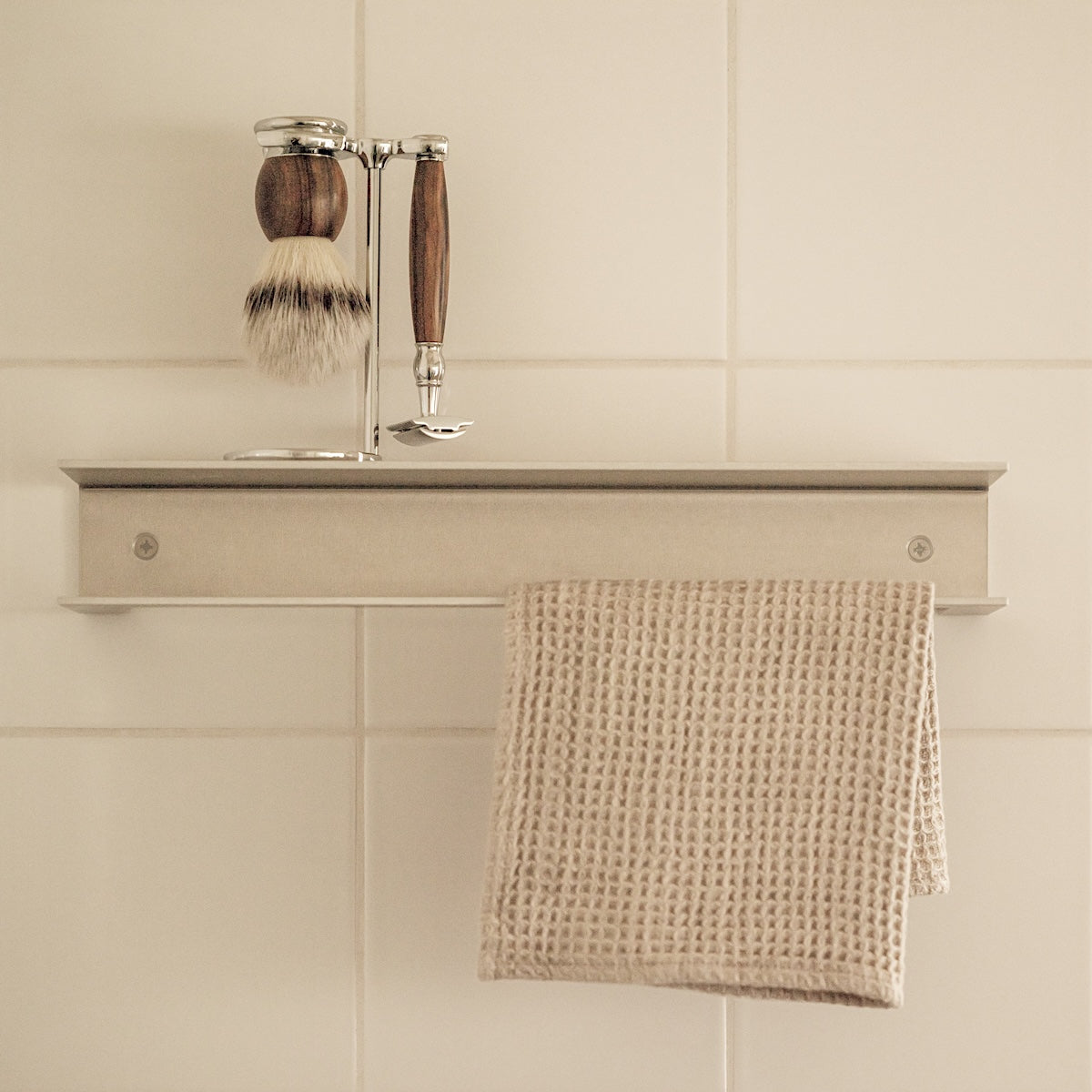 RAWW towel holder with shelf