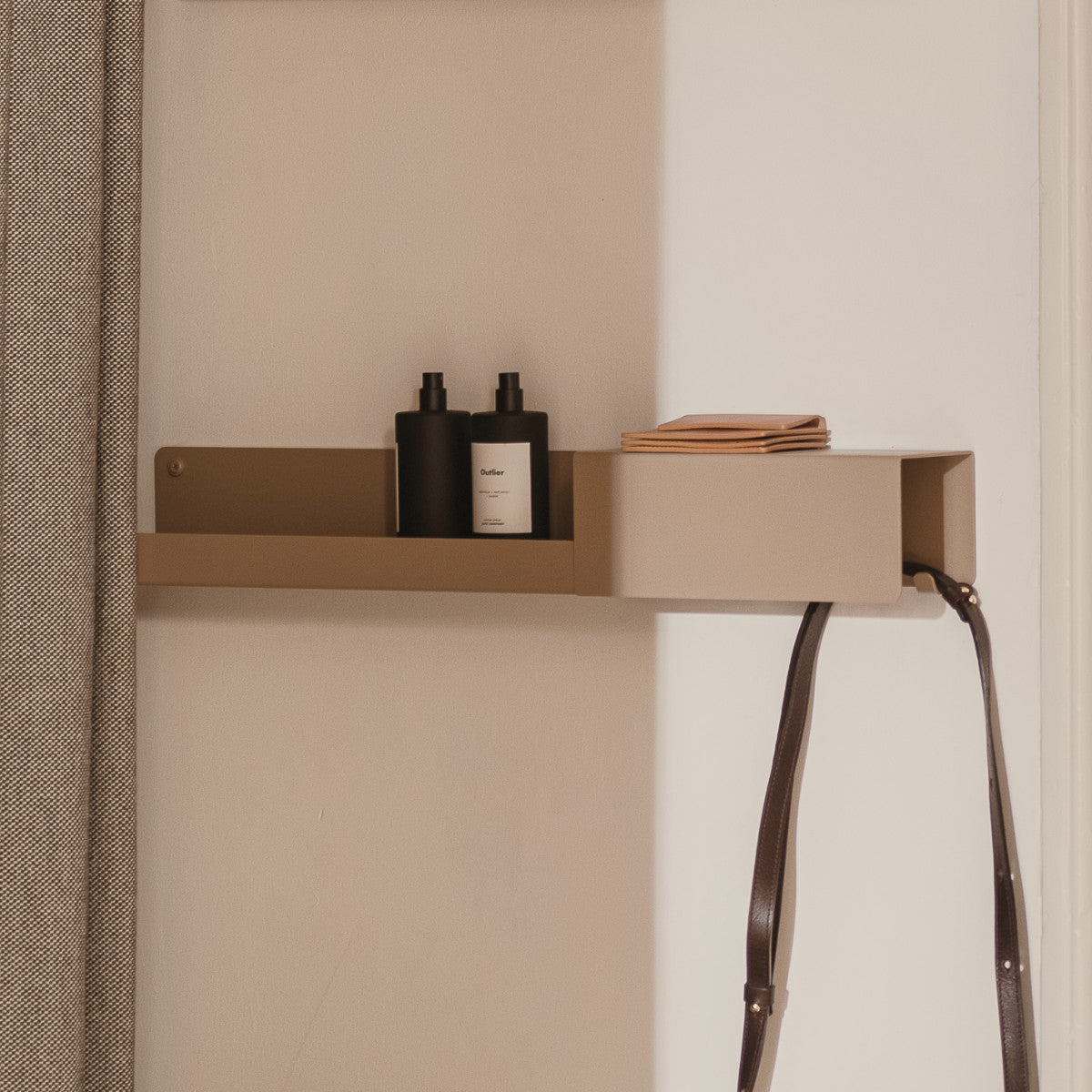 NICE shelf with hooks